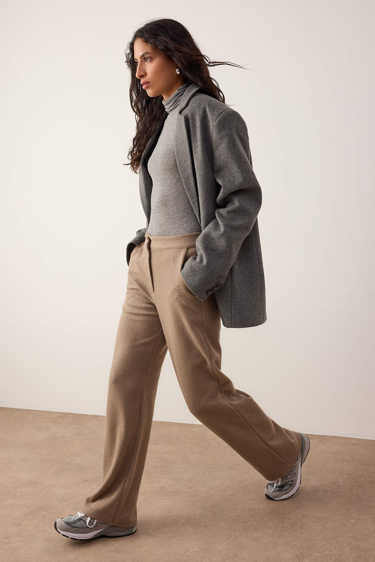 Trendyolmilla  Vizon Wide Leg Kadife Çıtçıtlı Esnek Örme Pantolon TWOAW26PL00114 - Görsel 2