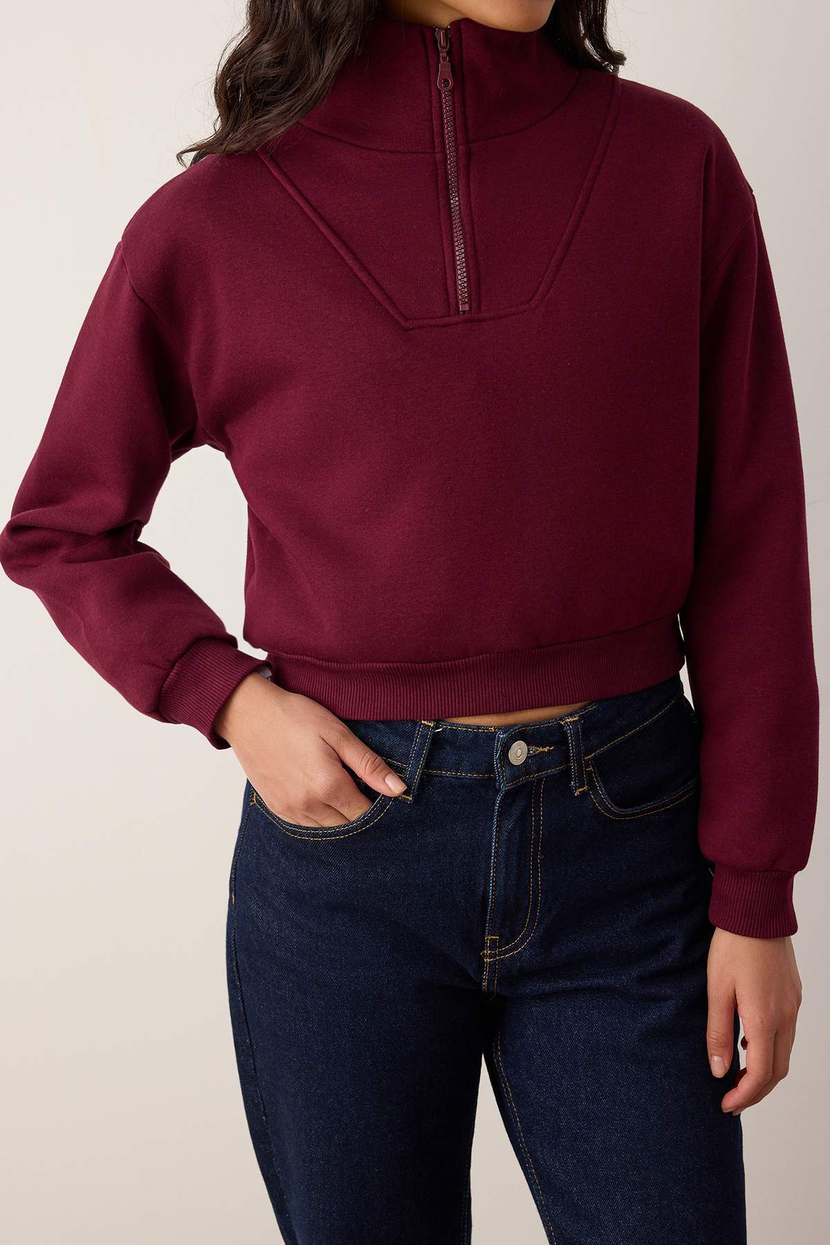 Trendyolmilla  Bordo Kalın İçi Polarlı Dik Yaka Yarım Pat Fermuarı Crop Örme Sweatshirt TWOAW26SW00233 - Görsel 3