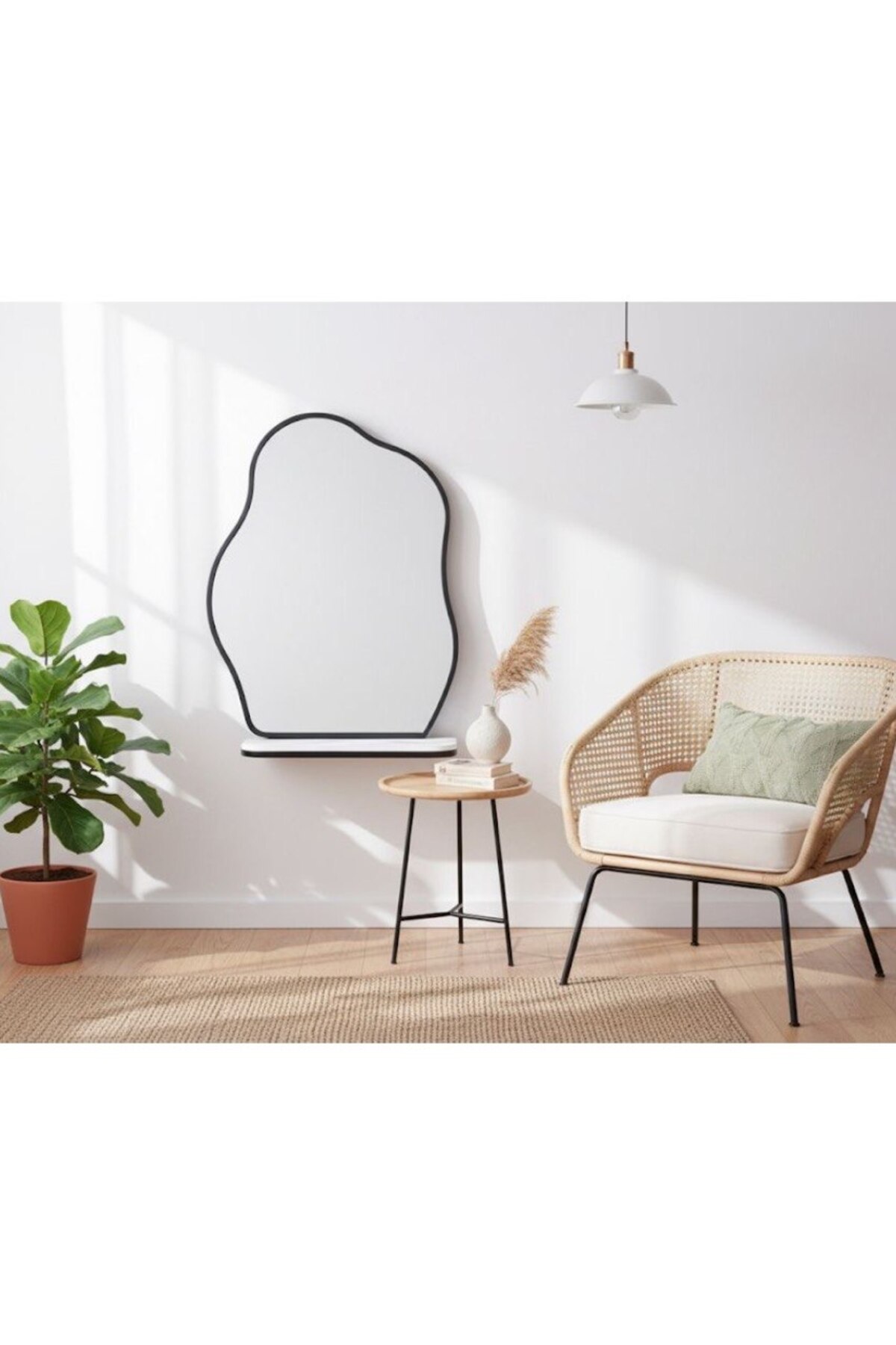 مرآة حائطية بتصميم غير منتظم وإطار معدني أسود، قيا...