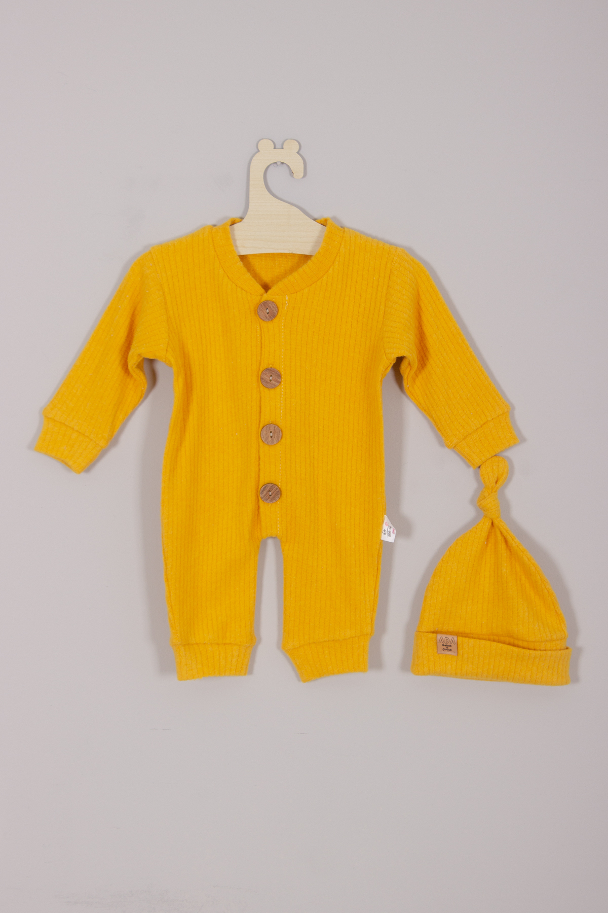 ADABEBEK %100 Pamuk Ahşap Düğmeli Fitilli Tarz Şapkalı Bebek Tulum fotoğrafı 2 (önizleme)