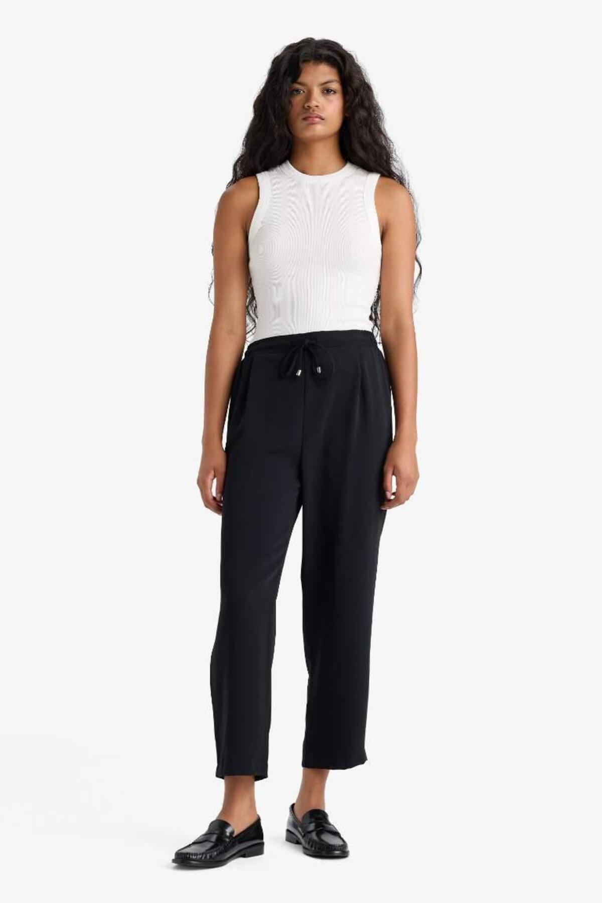 Carrot Fit Women's Black Pants E6676AX/BK81
