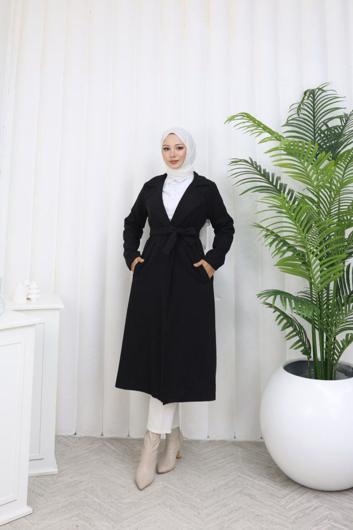 Rema KUŞAKLI CEPLİ DİZ BOYU UZUN İÇİ ASTARLI KAŞE KABAN SİYAH