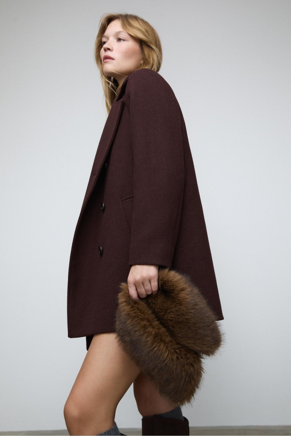 Stradivarius Yünlü suni kürk yakalı kaban