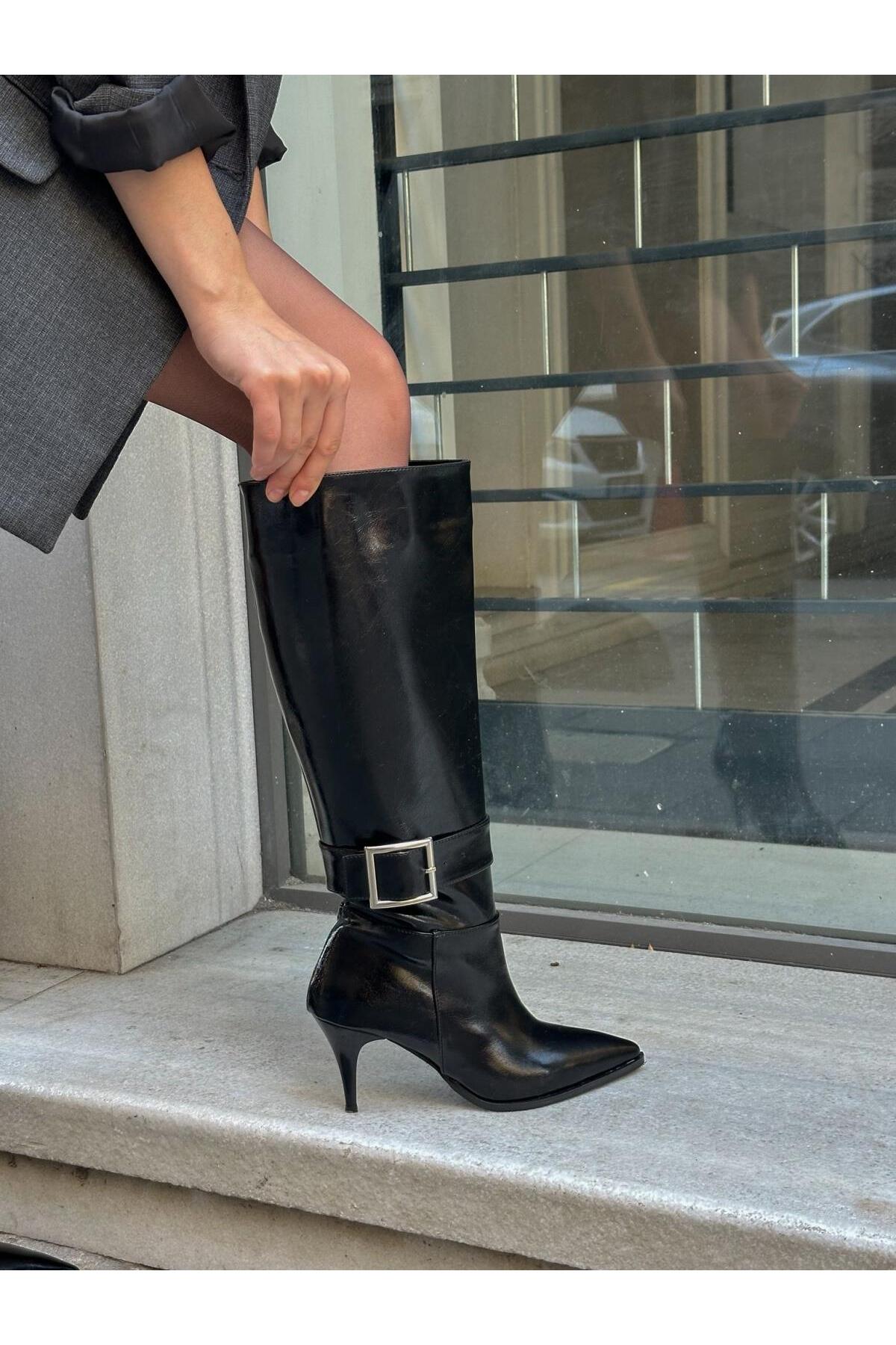 ERVANIN BUTİĞİ  Siyah (Lavinia) Gümüş Toka Detay Kadın Topuklu Çizme - Görsel 2