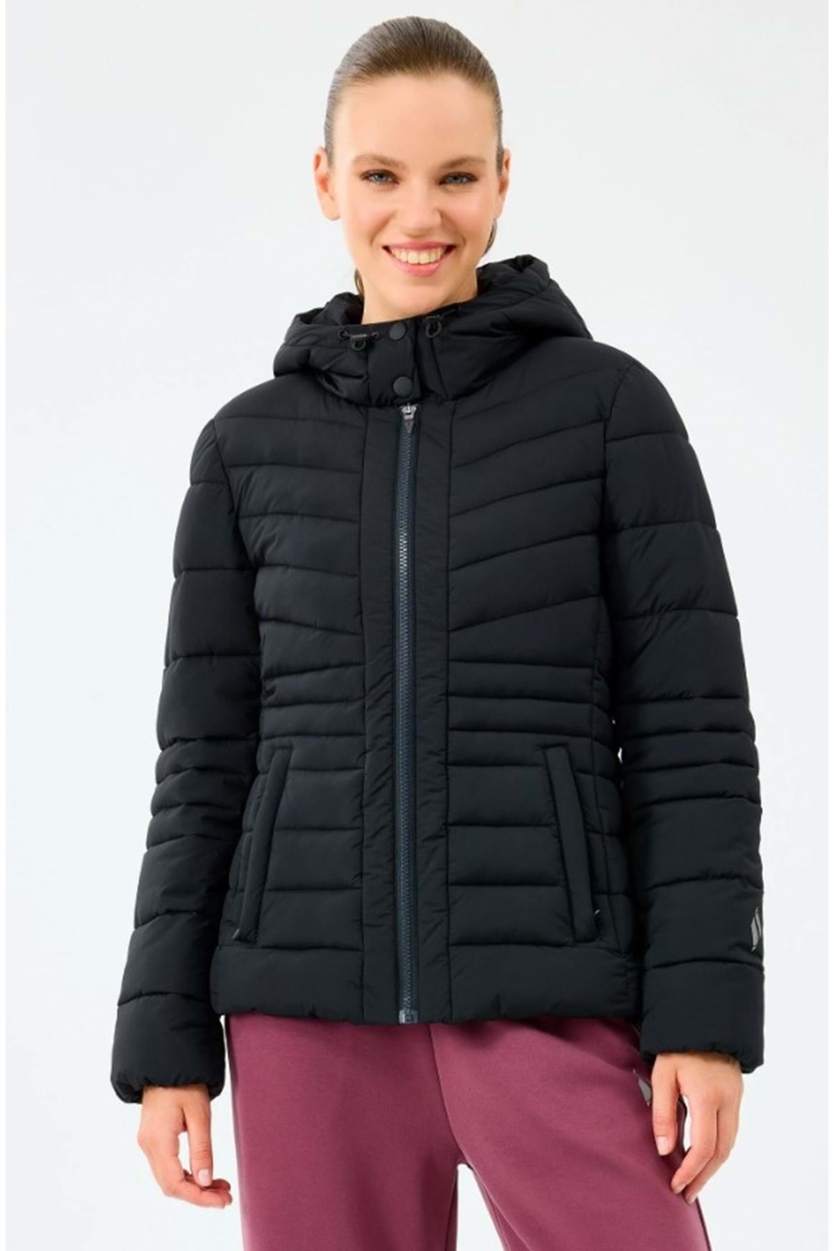 SKECHERS W Fitted Hoodie Puffer Jacket S2520203 Kadın Mont SİYAH