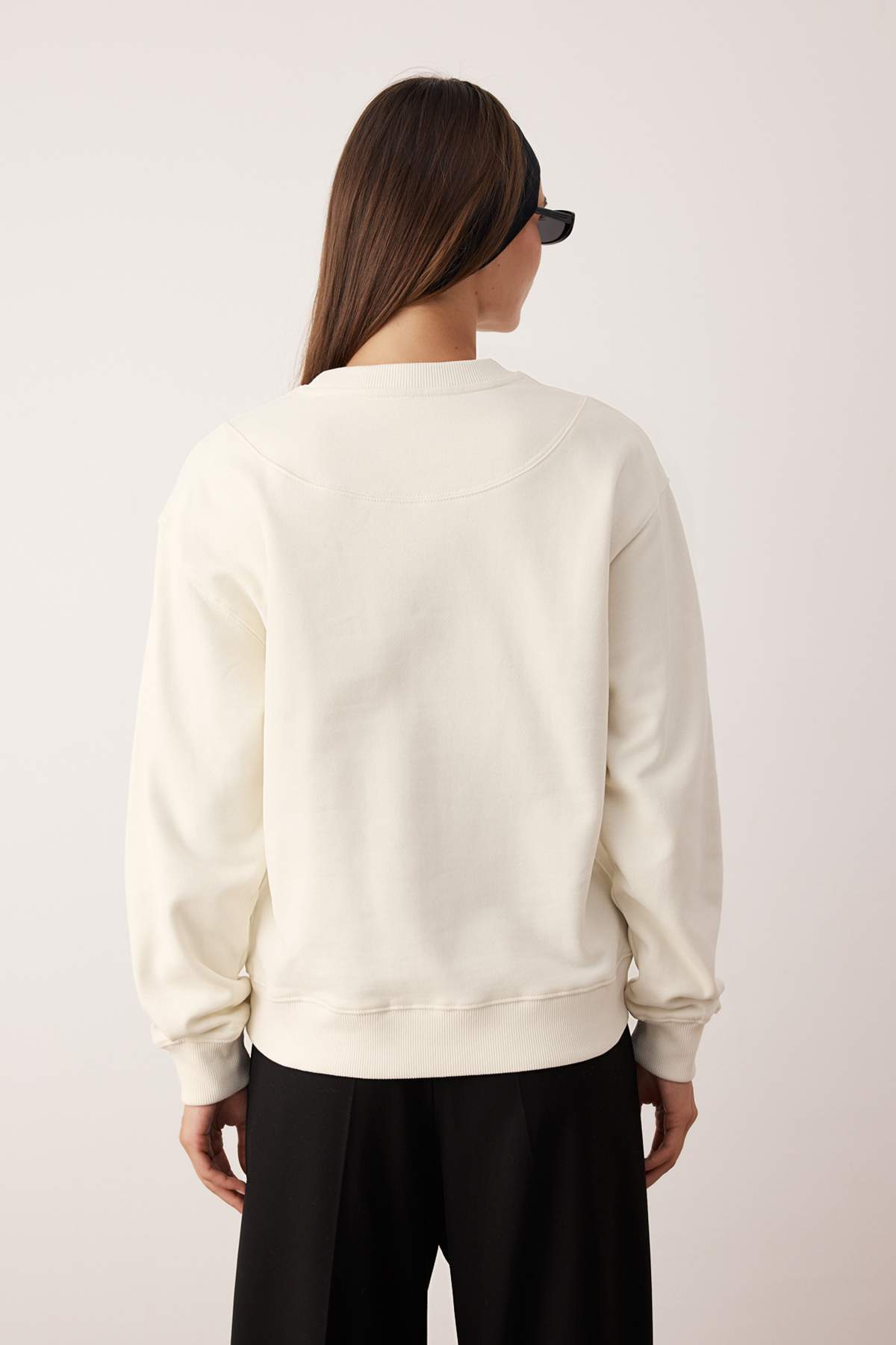 Trendyolmilla  Ekru Oversize/Geniş Kalıp Kalın İçi Polarlı Örme Sweatshirt TWOAW26SW00203 - Görsel 4