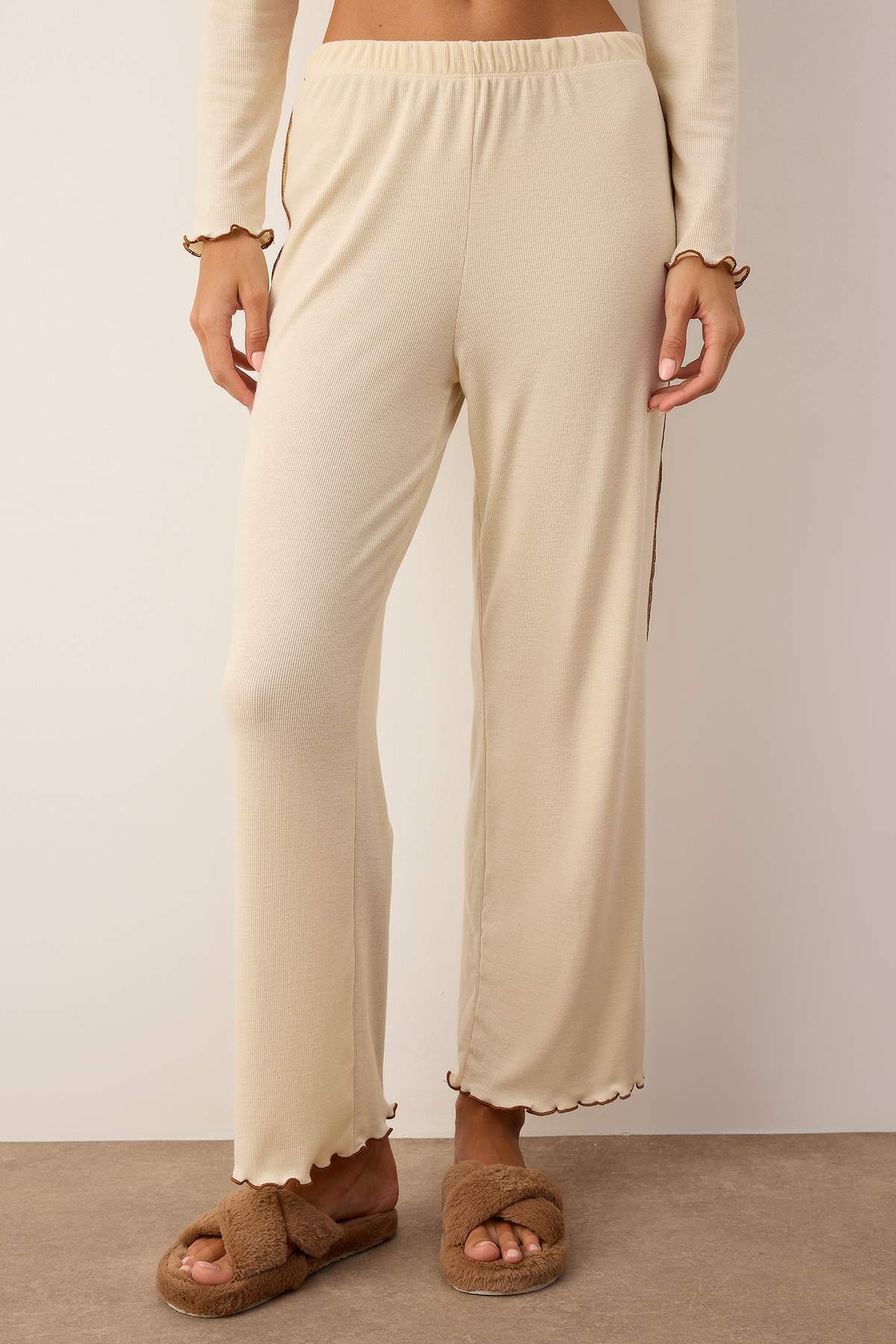 Trendyolmilla  Taş Baby Overloklu Fitilli Örme Pijama Takımı THMAW26PT00122 - Görsel 3