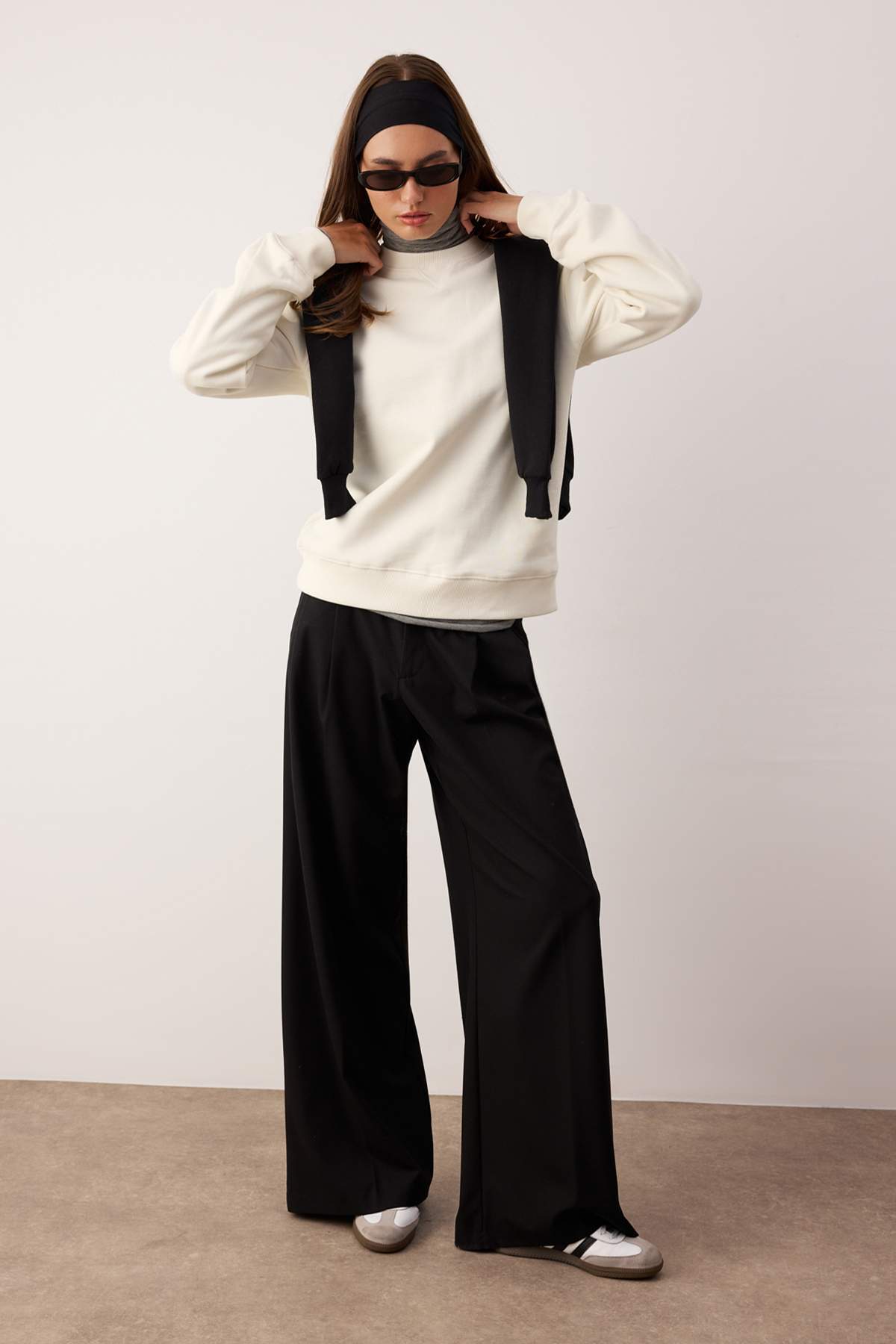 Trendyolmilla  Ekru Oversize/Geniş Kalıp Kalın İçi Polarlı Örme Sweatshirt TWOAW26SW00203 - Görsel 2