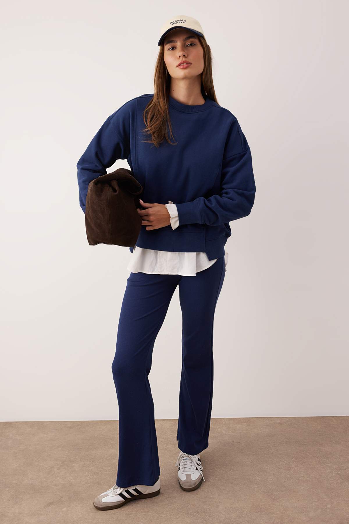 Trendyolmilla  Lacivert Oversize/Geniş Kalıp Dikiş Detayı Kalın İçi Polarlı Örme Sweatshirt TWOAW26SW00204 - Görsel 2