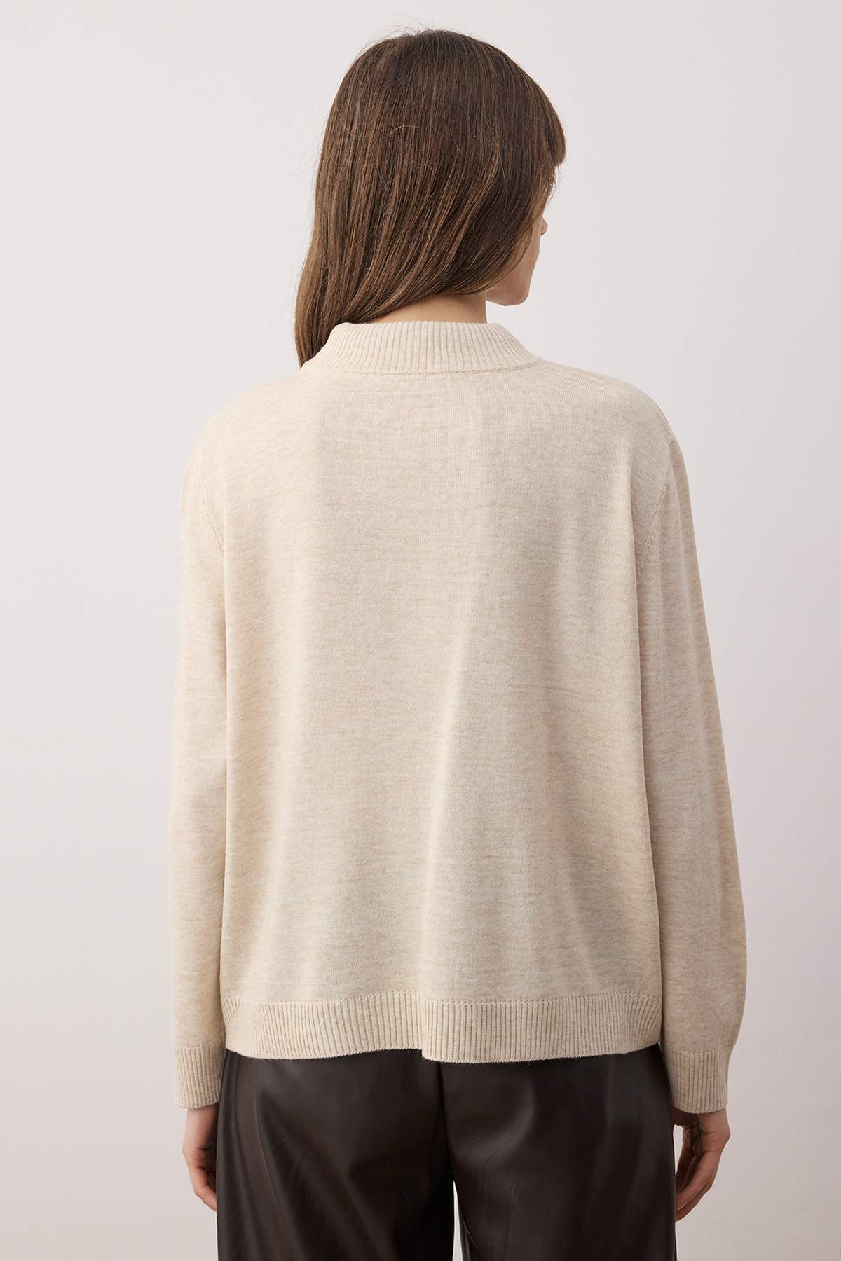 Trendyolmilla  Bej Fular Yaka Detaylı Triko Kazak TWOAW26KZ00271 - Görsel 4