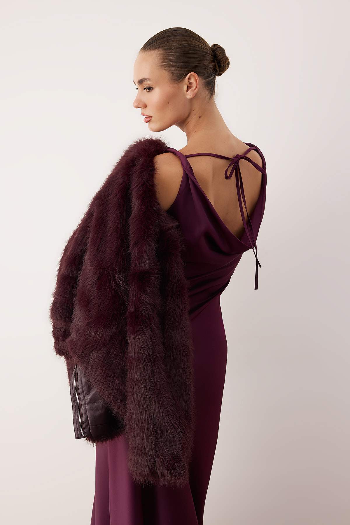 Trendyolmilla  Mor A-Kesim Degaje Yaka Saten Maxi Şık Elbisesi TPRSS25EL00318 - Görsel 2