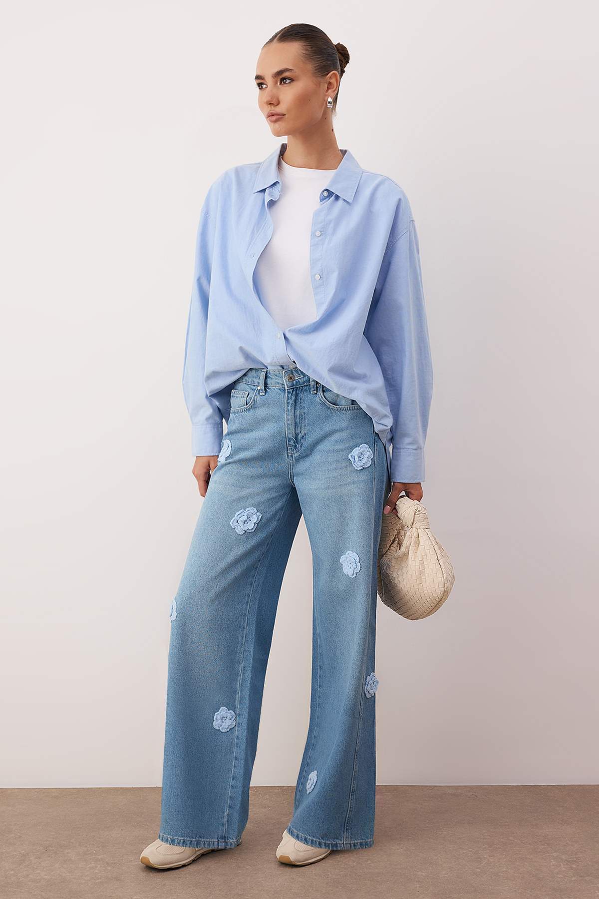 Trendyolmilla Mavi Yüksek Bel Çiçek Nakışlı Wide Leg Jeans