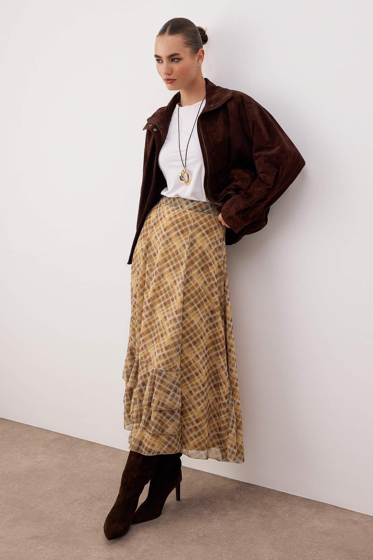 Trendyolmilla  Camel Astarlı Ekose Desenli Fırfır Detaylı Şifon Dokuma Etek TCTAW25EE00002 - Görsel 2