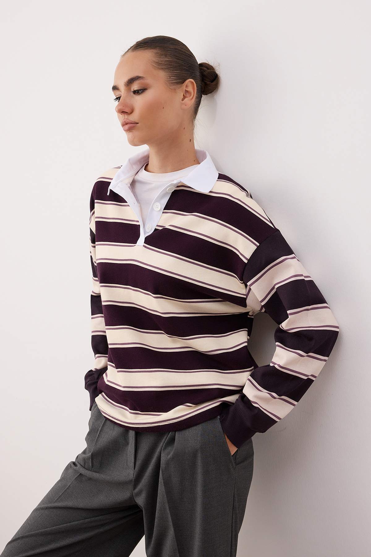 Trendyolmilla  Çok Renkli Çizigli Polo Yaka Oversize/Geniş Kalıp Örme Sweatshirt TWOAW26SW00245