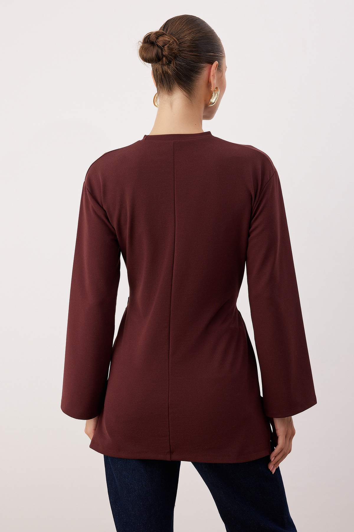 Trendyol Modest Brązowa miękka tkanina z detalem w postaci spinki TCTAW26UK00000