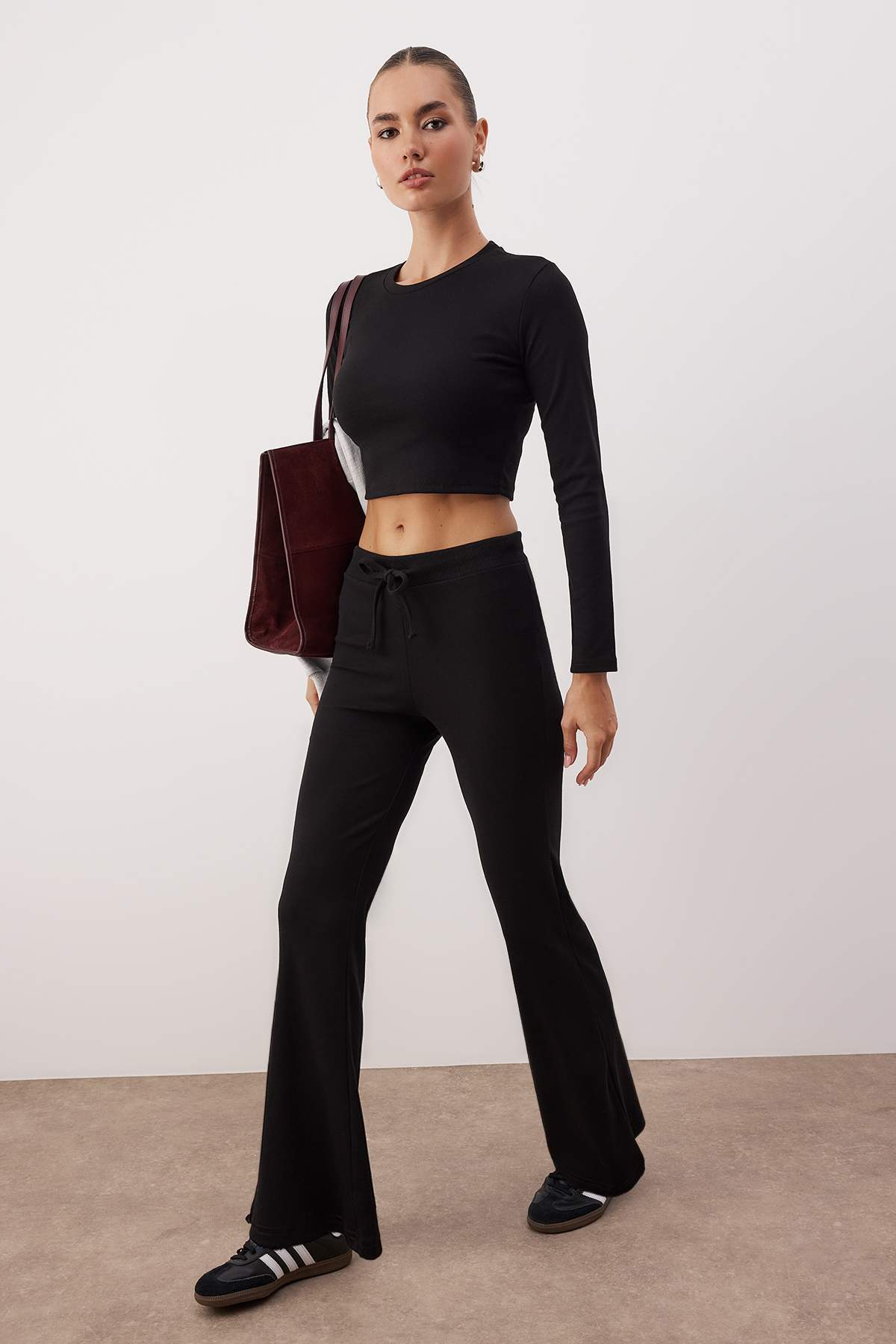 Trendyolmilla  Siyah Slim/Vücuda Oturan Örme Alt-Üst Takım TWOAW26AU00008