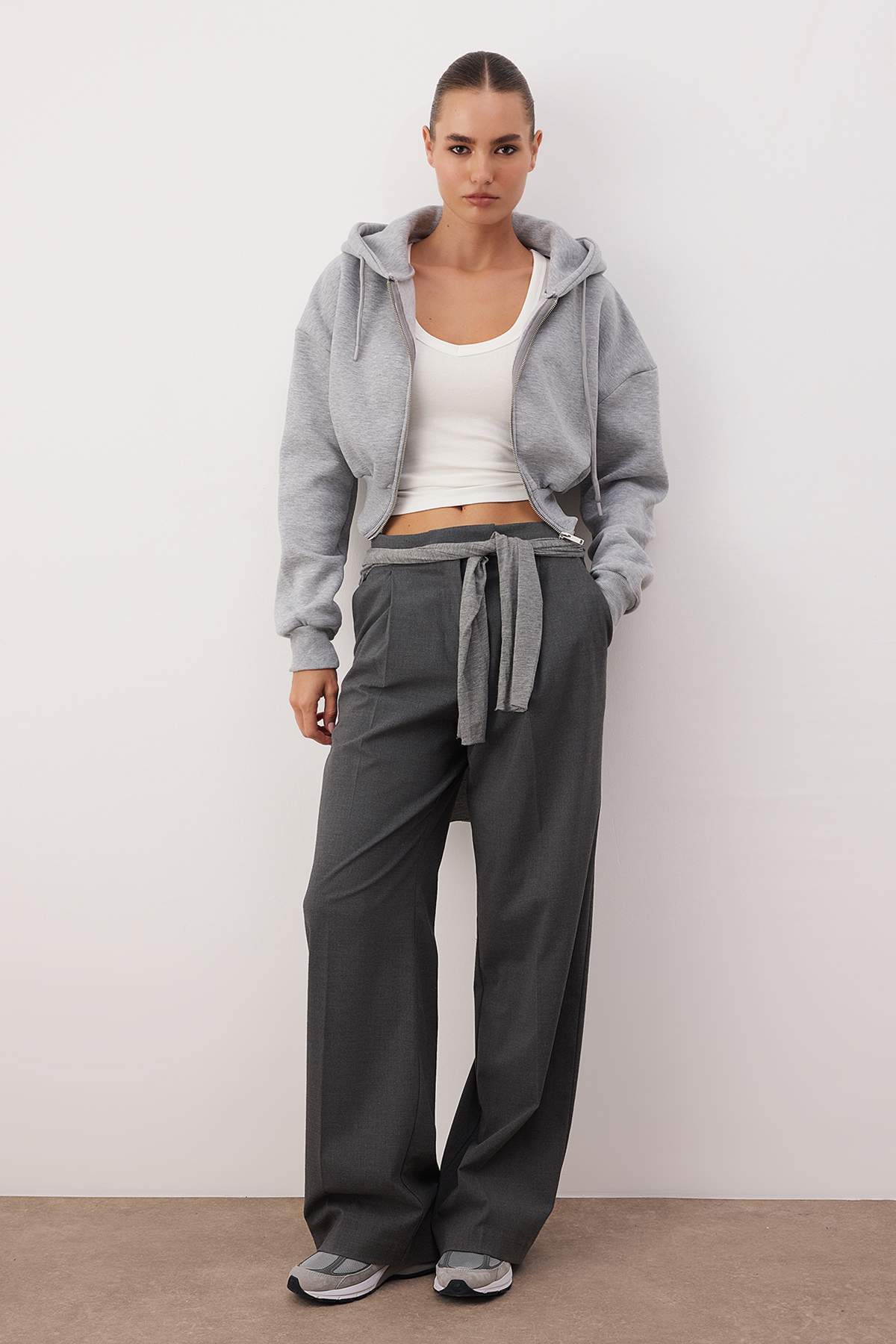 Trendyolmilla  Gri Melanj Crop Oversize Örme Sweatshirt TWOAW25SW00302