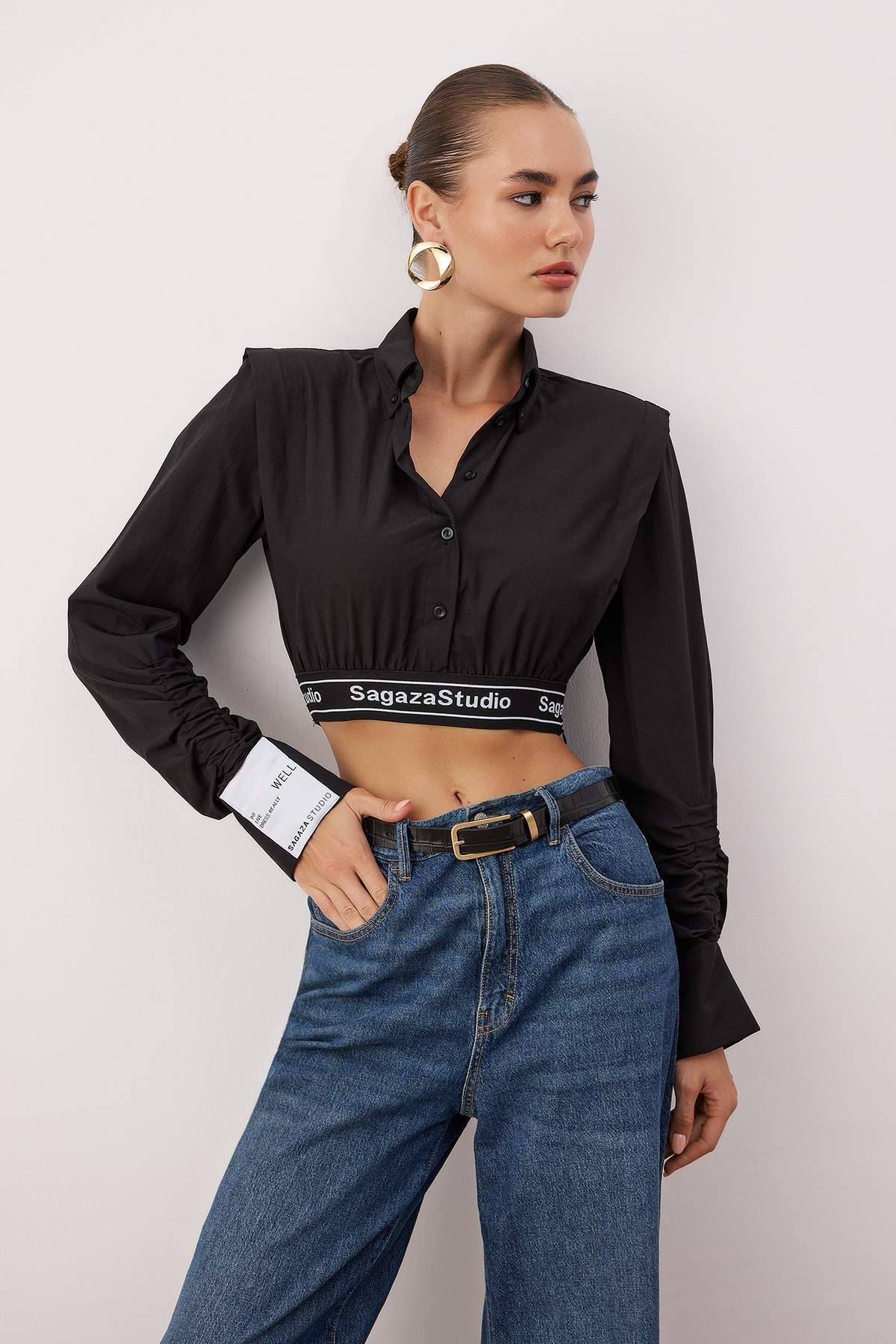 Trendyol Collection Koszula X Sagaza Studio Czarna Crop Woven Poplin Tprss22G...