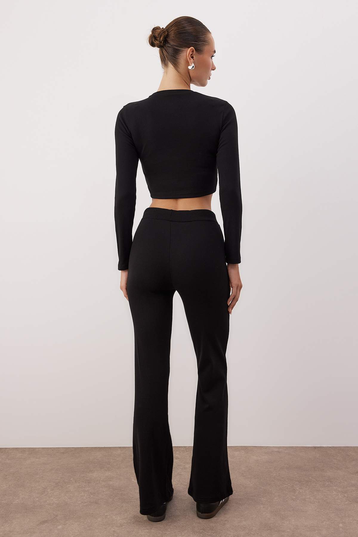 Trendyolmilla  Siyah Slim/Vücuda Oturan Örme Alt-Üst Takım TWOAW26AU00008 - Görsel 4