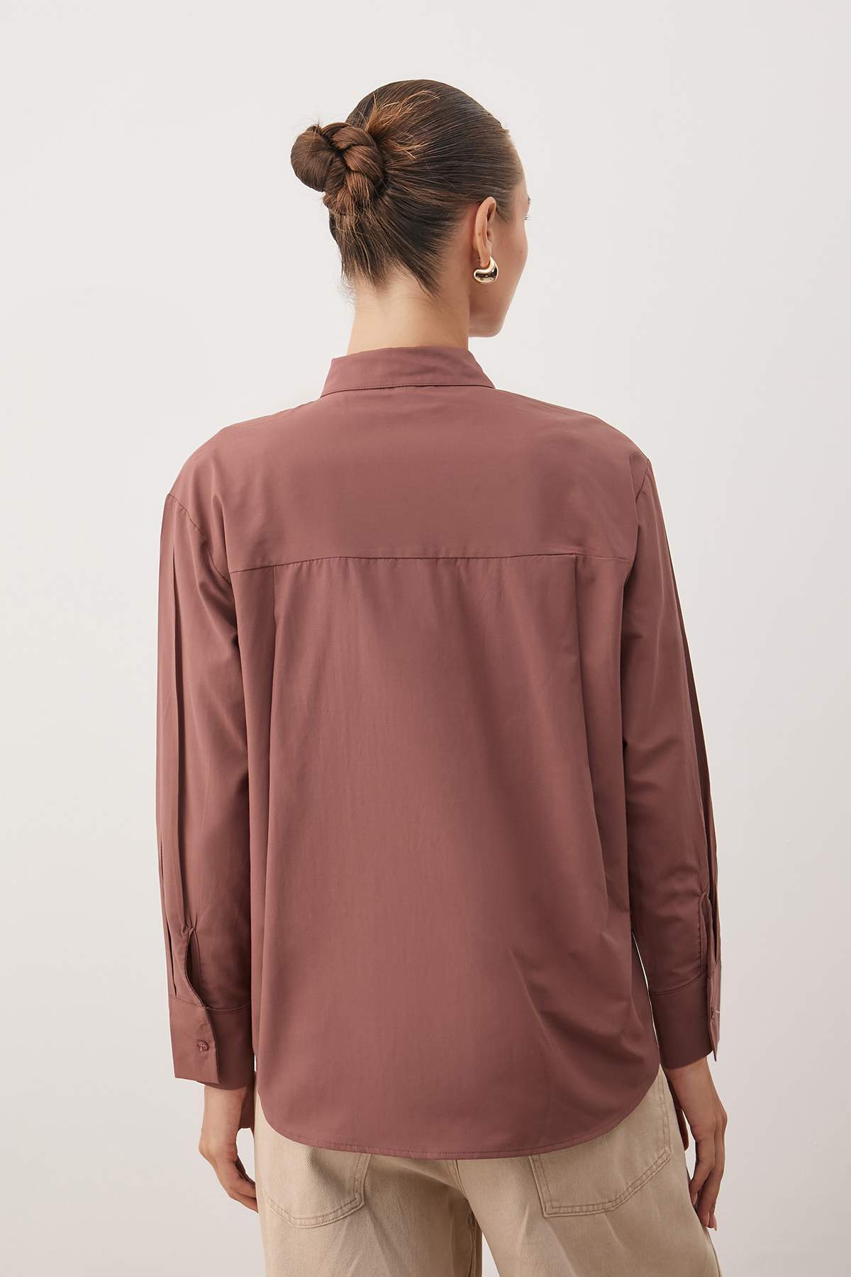 Trendyolmilla  Kahverengi Tek Cepli Boyfriend/Geniş Kalıp Pamuklu Dokuma Gömlek TWOAW20GO0115 - Görsel 3