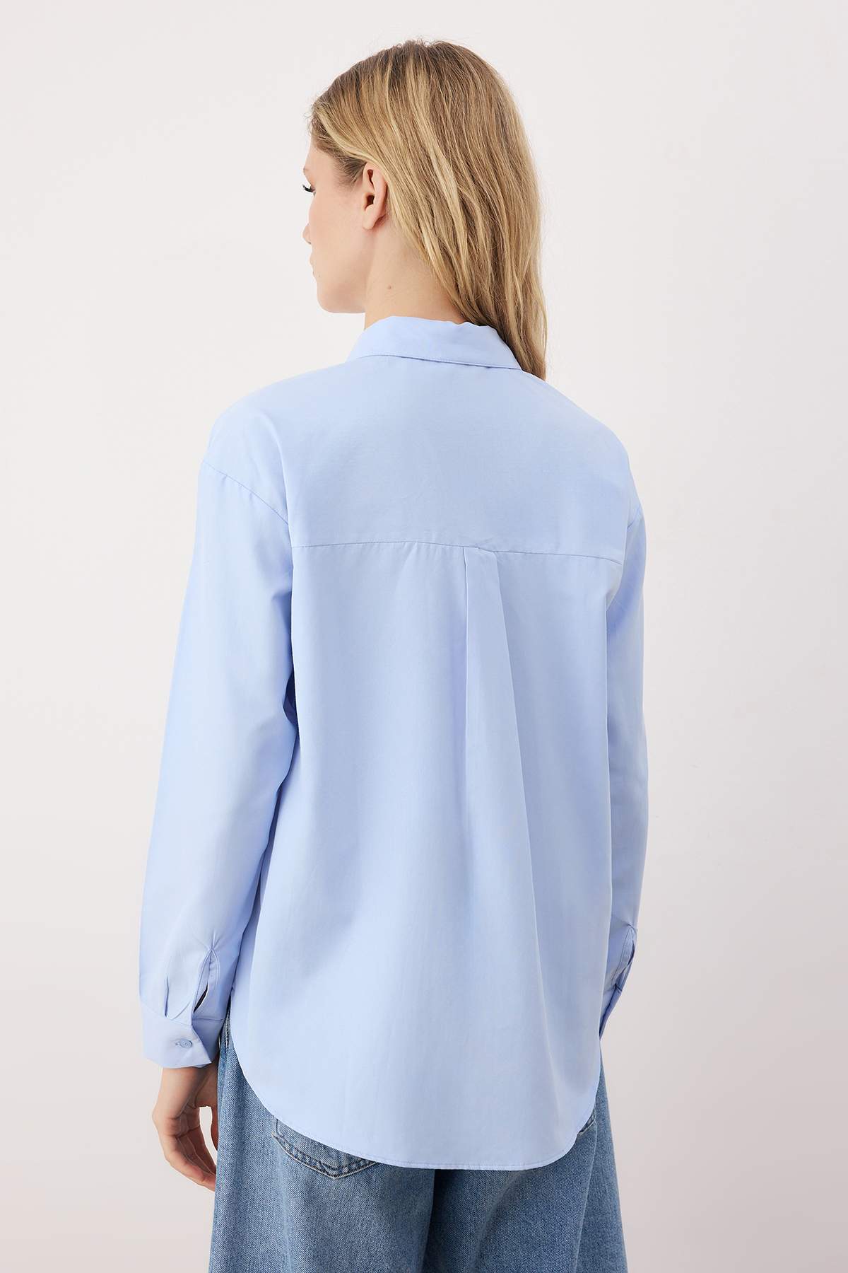 Trendyolmilla  Mavi Loose Fit Pamuklu Dokuma Gömlek TWOAW20GO0107 - Görsel 4