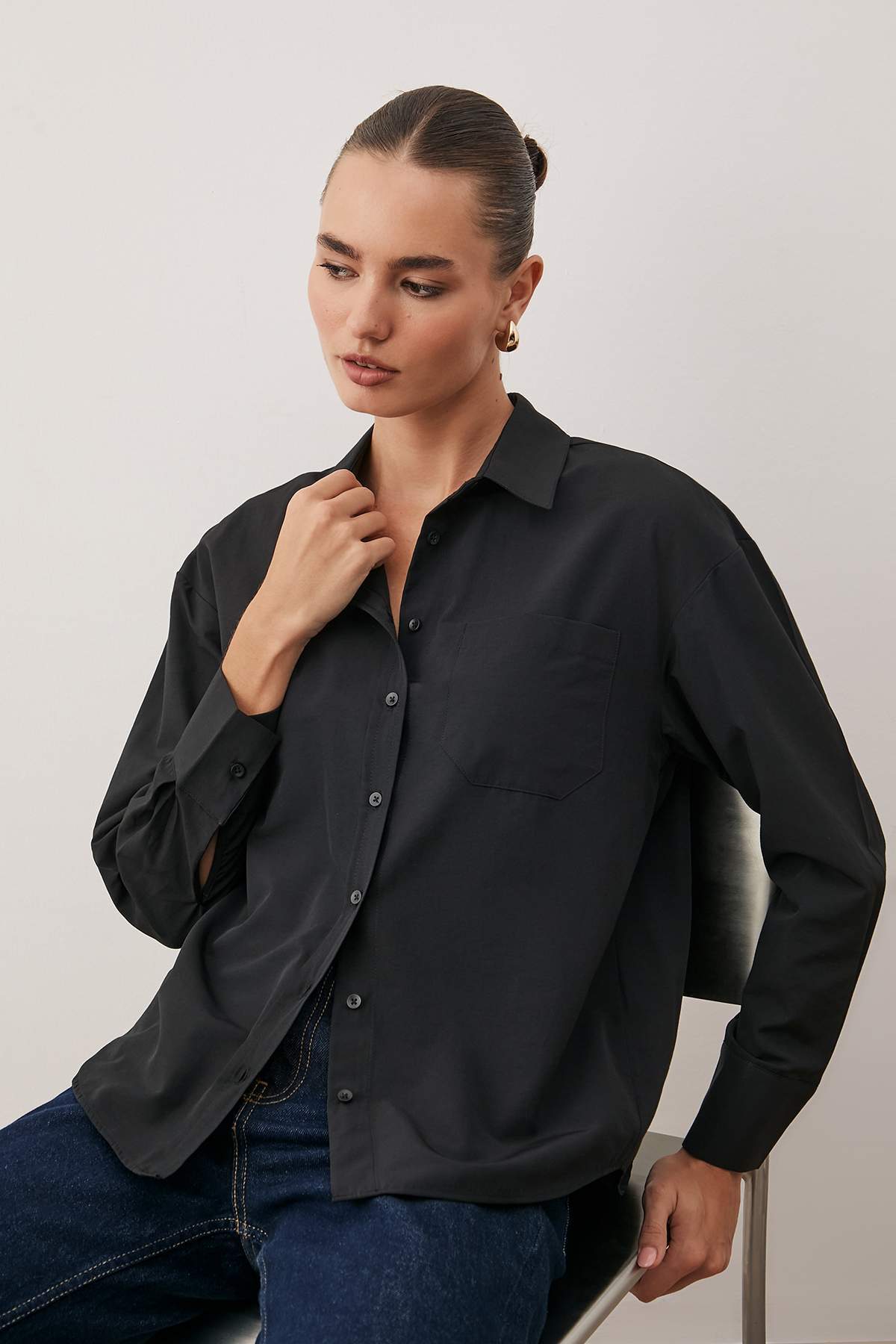 Trendyolmilla  Siyah Tek Cepli Boyfriend/Geniş Kalıp Pamuklu Dokuma Gömlek TWOAW20GO0115 - Görsel 2