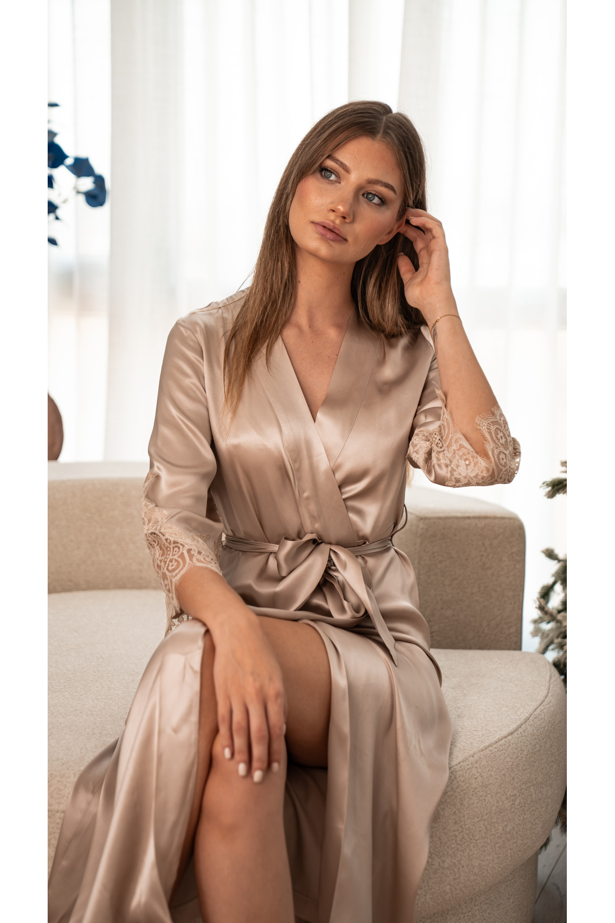 ICON SILK %100 Saf İpek Uzun Dantel Detaylı Sabahlık (Şampanya)