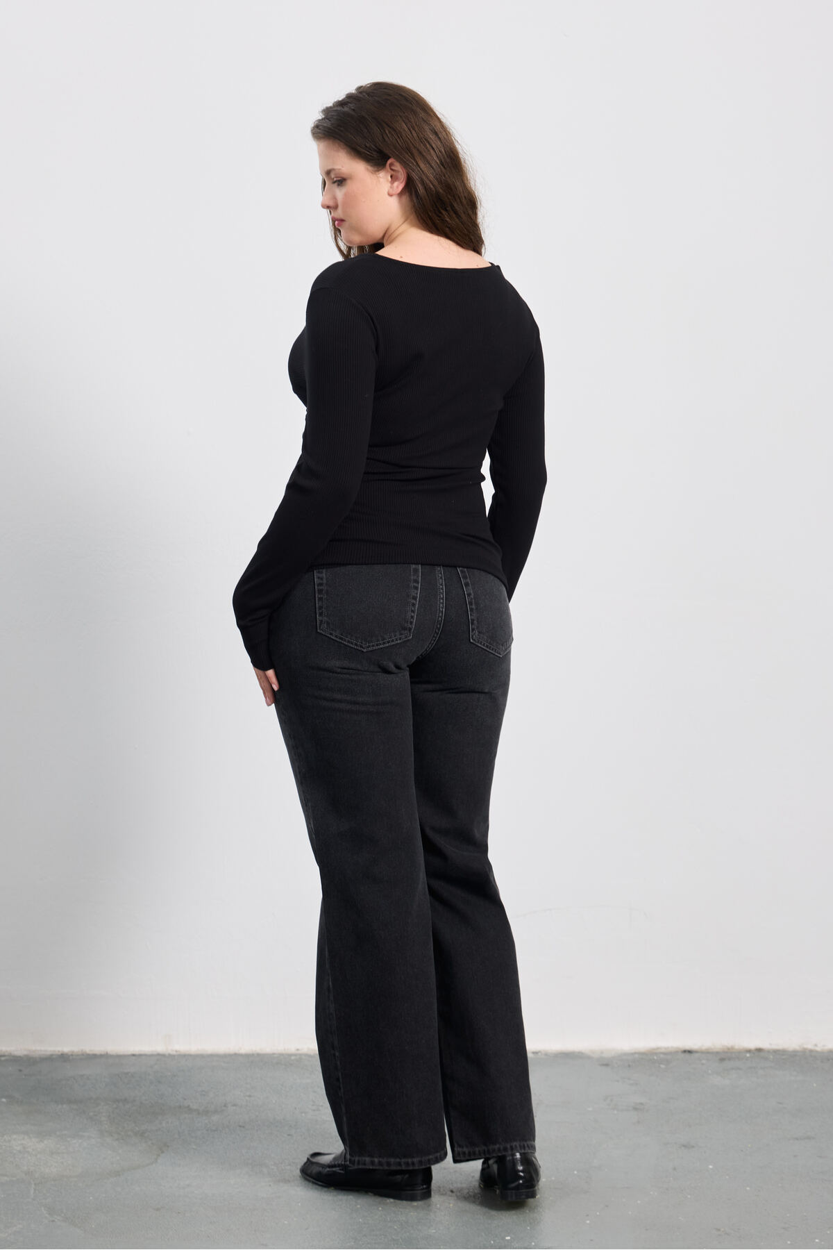 LUOKK  INES V Yaka Düğüm Detaylı Uzun Kollu Büyük Beden Bluz Siyah - Görsel 4