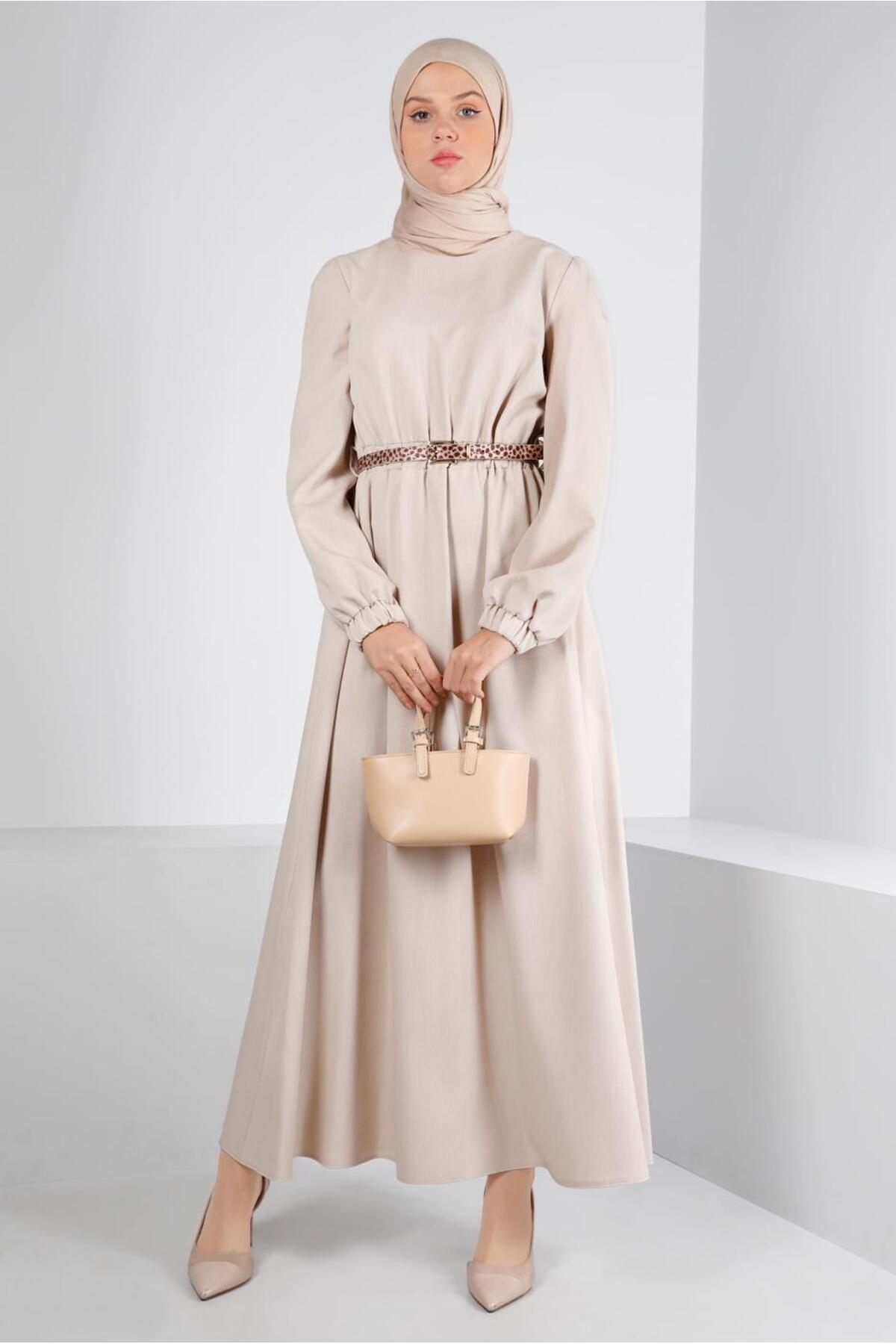 آلوینا لباس مجلسی با سرآستینهای کشی ۴۳۴۰۰ آلوینا لباس مجلسی با سرآستینهای کشی ۴۳۴۰۰