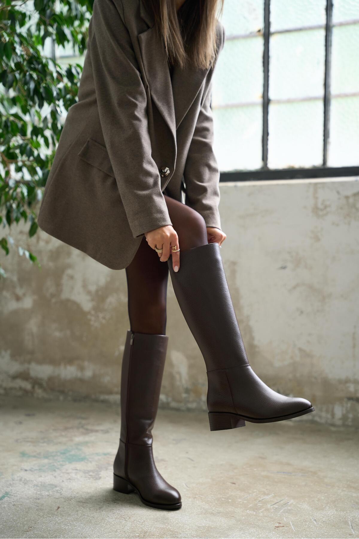 kalyoncu moda  Vanessa Kahve Renkli Gerçek Deri Diz Altı Kadın Çizme - Görsel 5