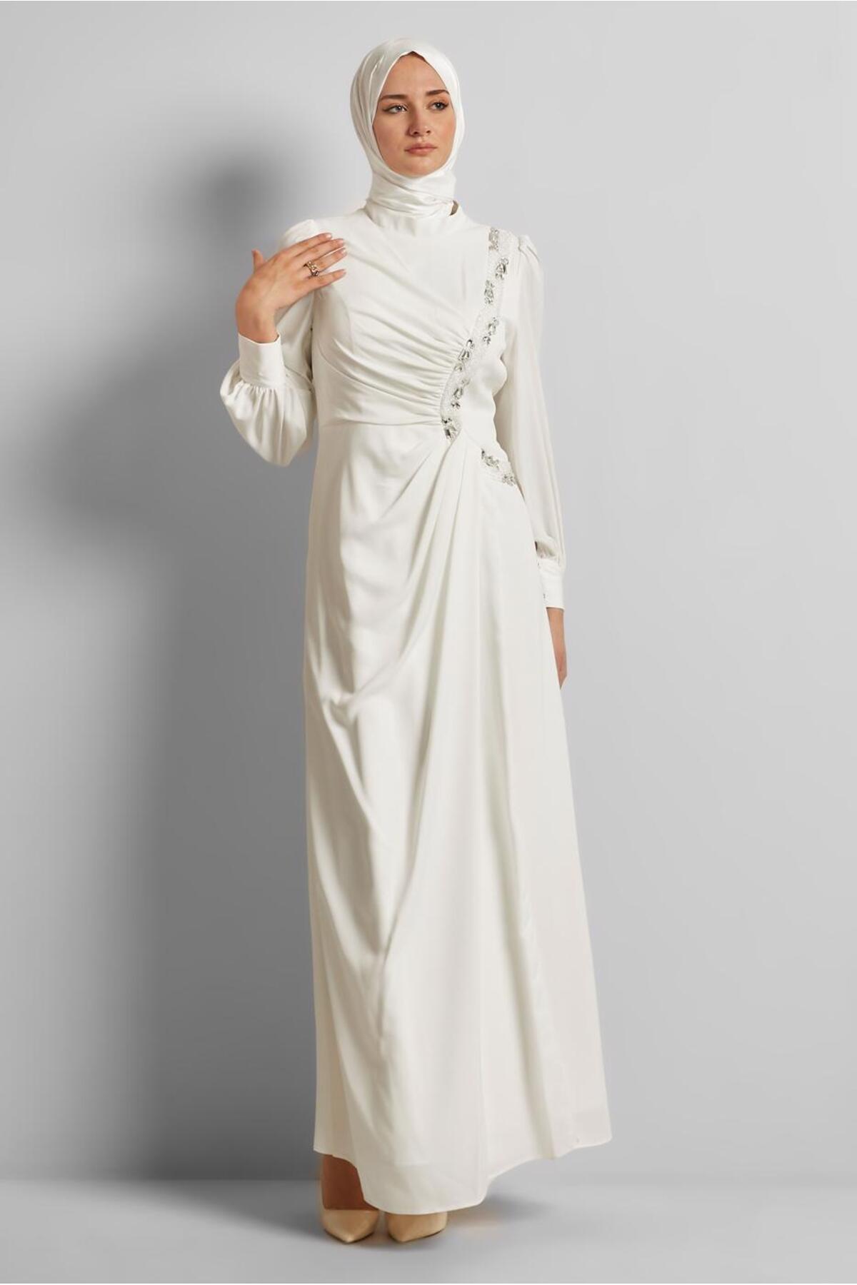 آلوینا لباس شب ساتن سنگ دوزی شده ۵۰۵۲۴ آلوینا لباس شب ساتن سنگ دوزی شده ۵۰۵۲۴