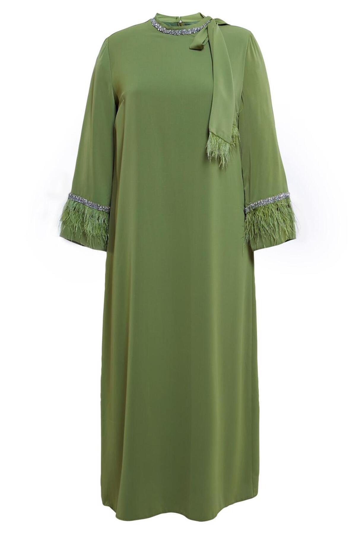 آلوینا لباس مجلسی سایز بزرگ طرح پردار کد ۲۰۵۰۱ آلوینا لباس مجلسی سایز بزرگ طرح پردار کد ۲۰۵۰۱