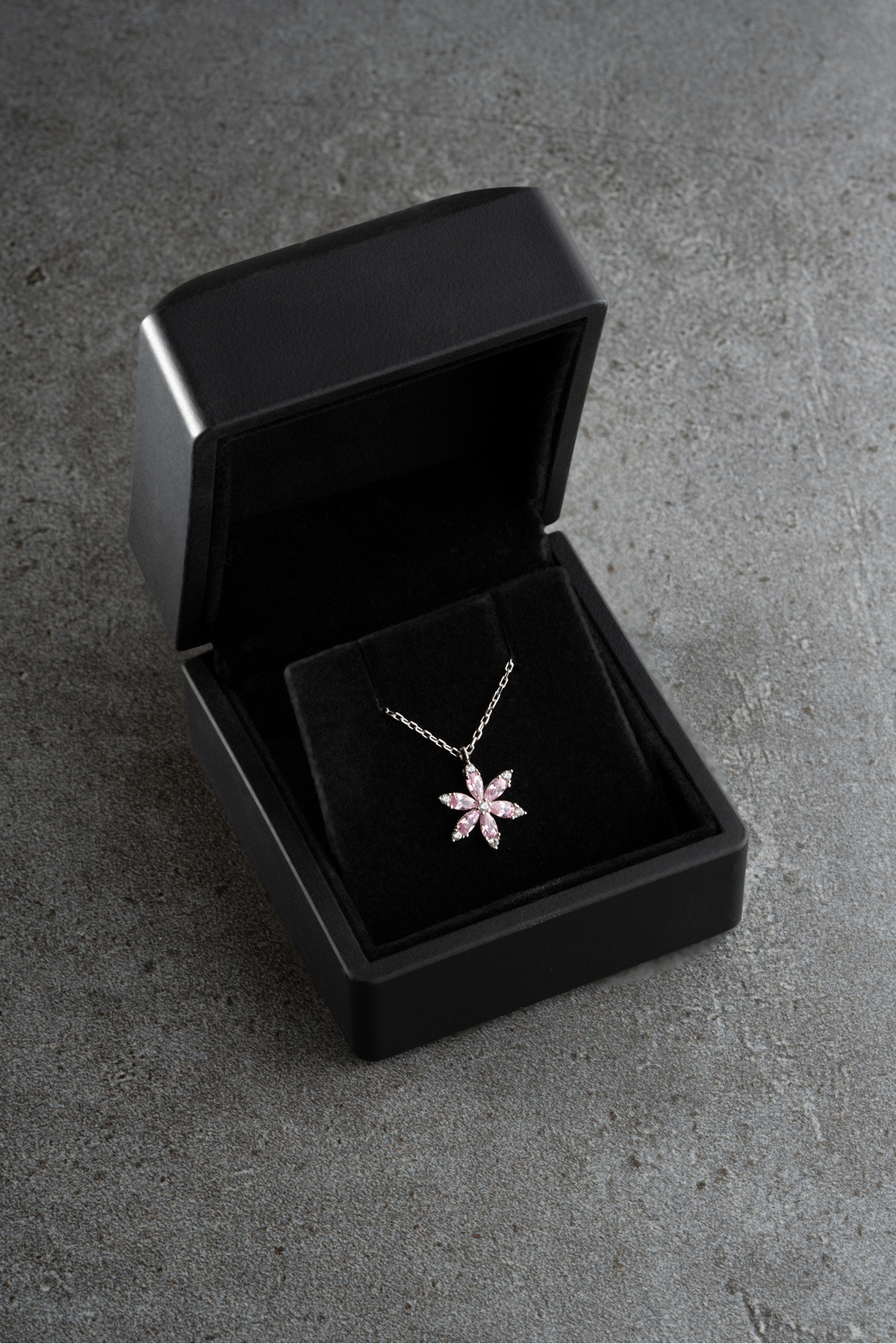 Silvano Jewelry 925 Ayar Gümüş Işıklı Kutuda Kamelya Çiçeği Kolye