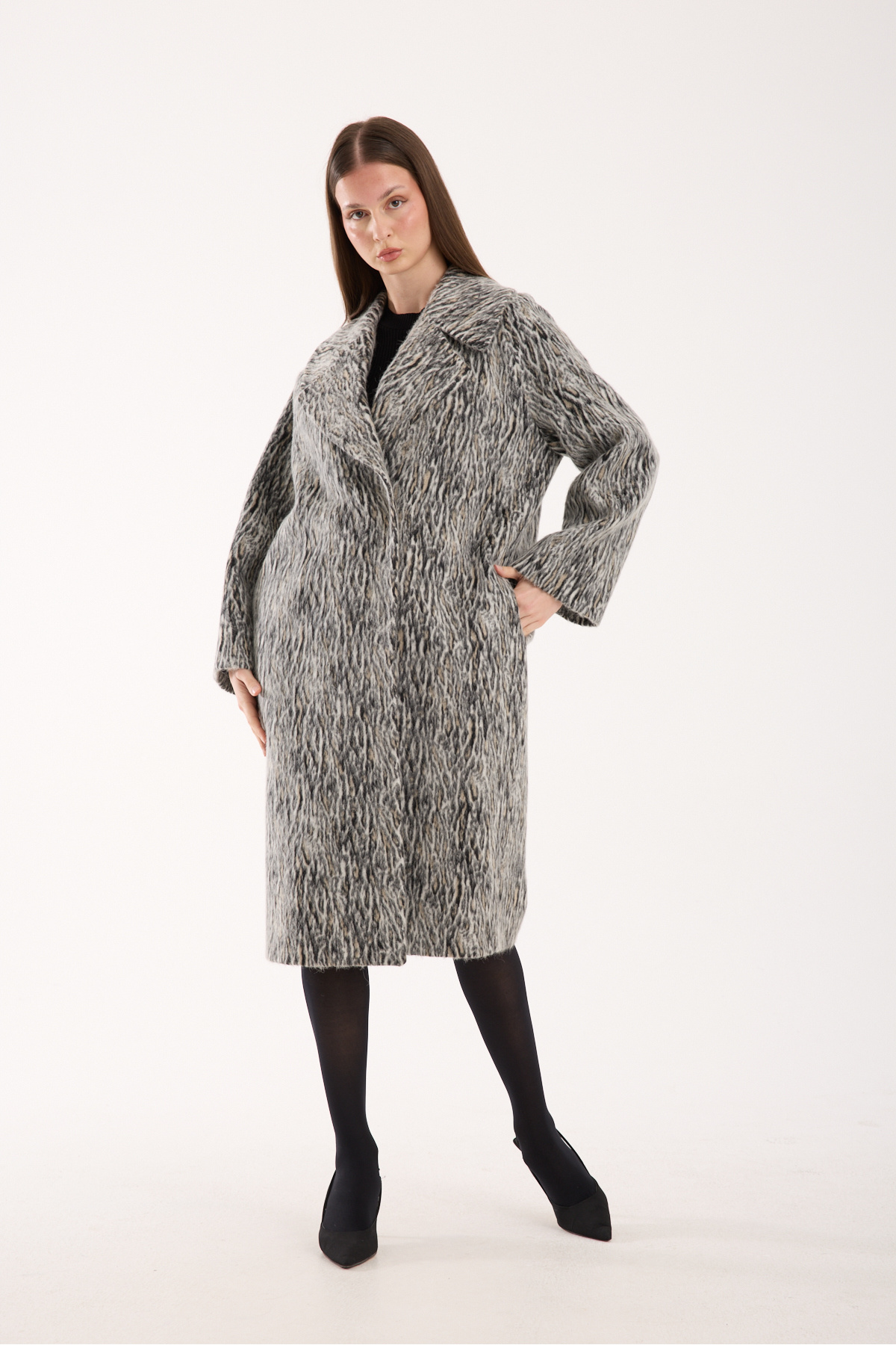 ŞEYDA ERTEM  GRİ YÜN LEOPAR DESENLİ MANTO - Görsel 4