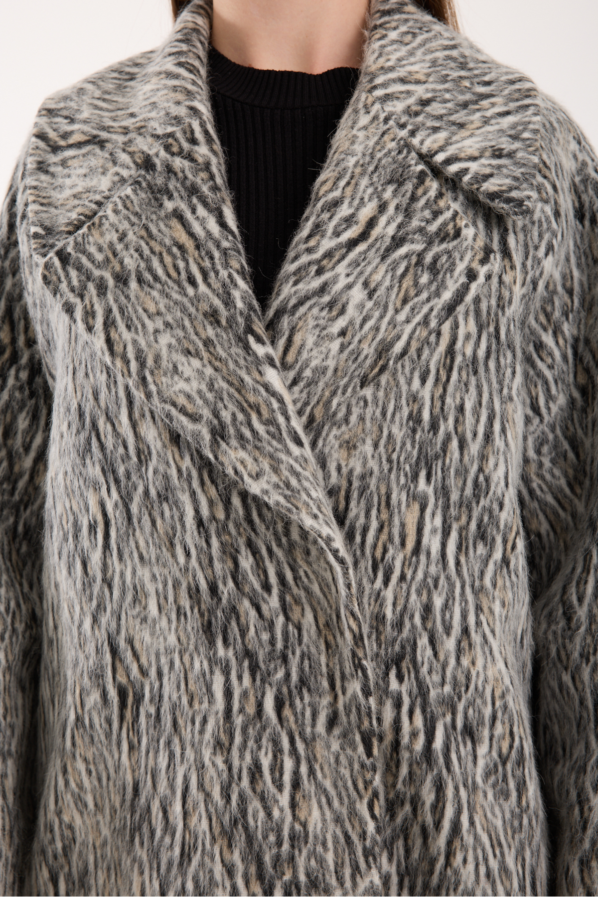 ŞEYDA ERTEM  GRİ YÜN LEOPAR DESENLİ MANTO - Görsel 6