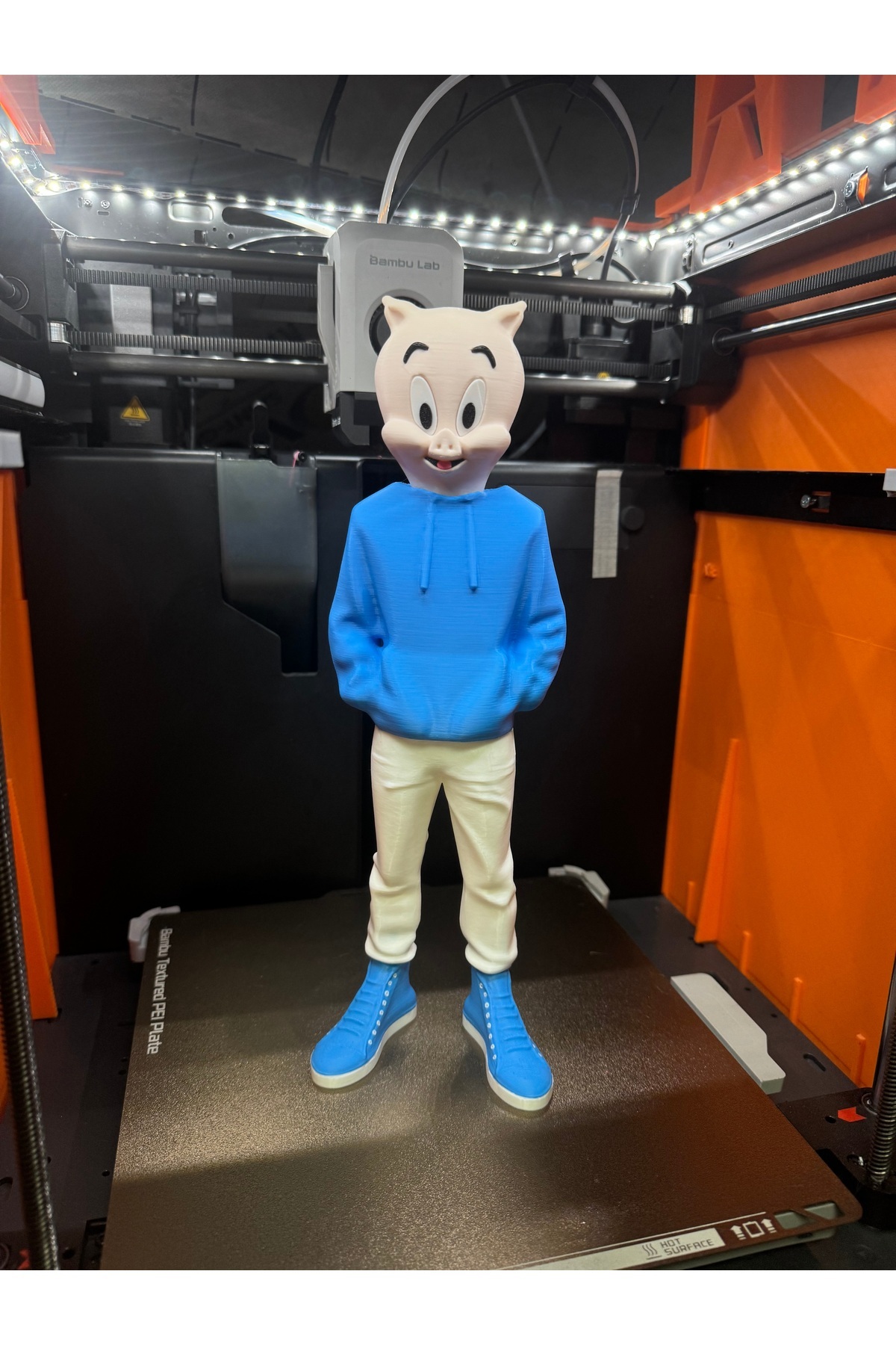HasFar Tech Porky Pig Karakter Figür – Demonte Gönderim Dekoratif Koleksiyonluk Masa Heykelcik