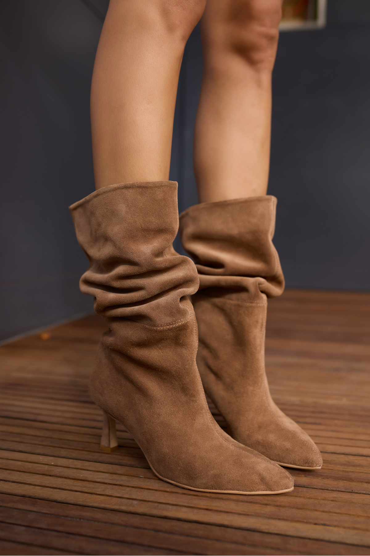 ANGELİNA JONES  PERRİ KADİN TABA TUTUN GERCEK SUET YARIM ASTARSIZ TOPUKLU ÇİZME - Görsel 2