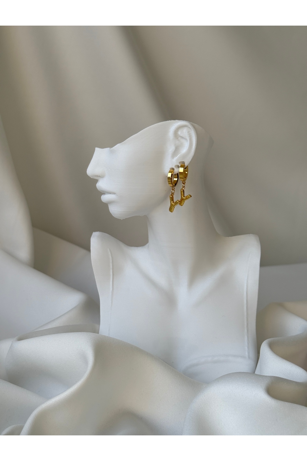 316L Çelik Gold Renk Harf Model Küpe