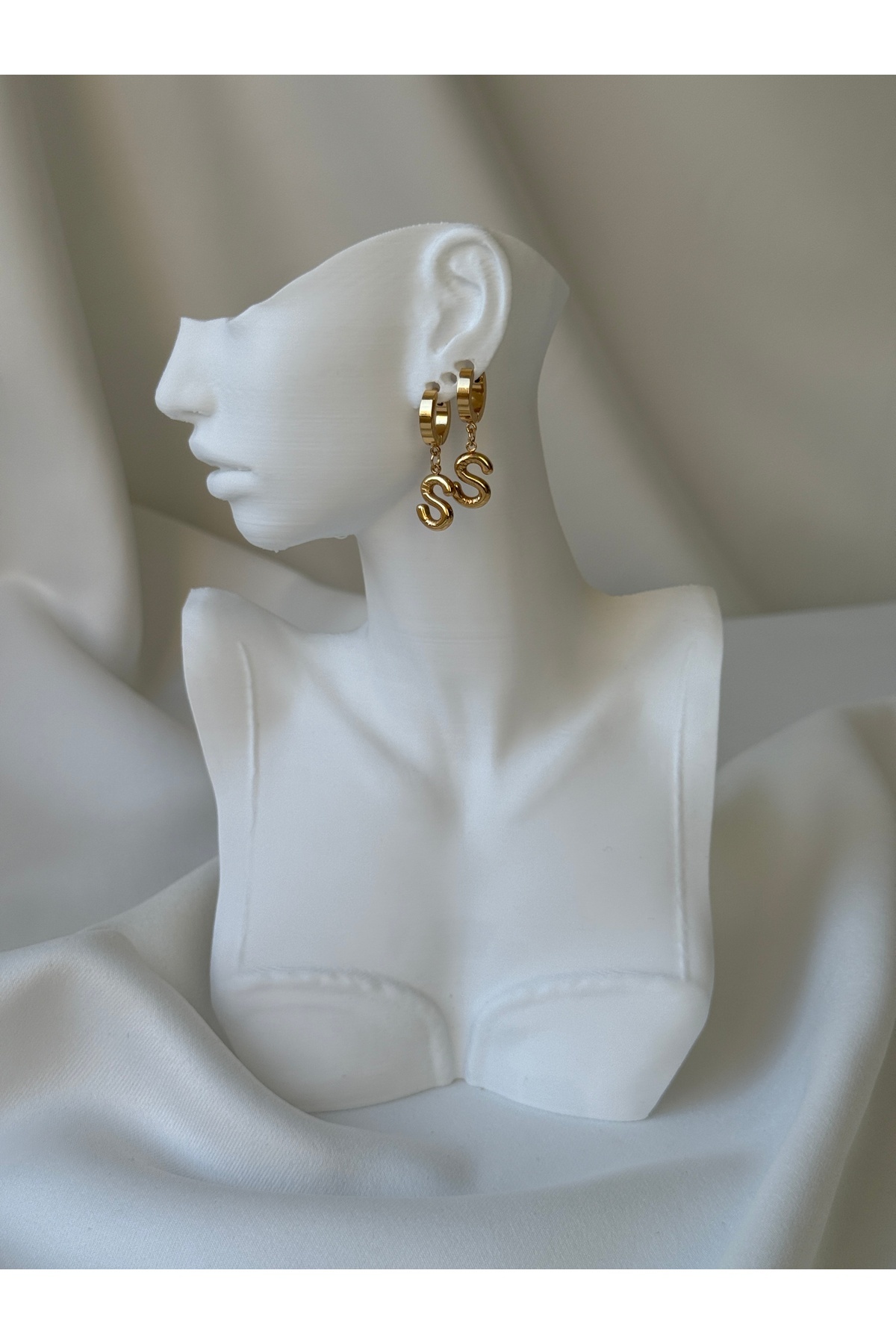 316L Çelik Gold Renk Harf Model Küpe