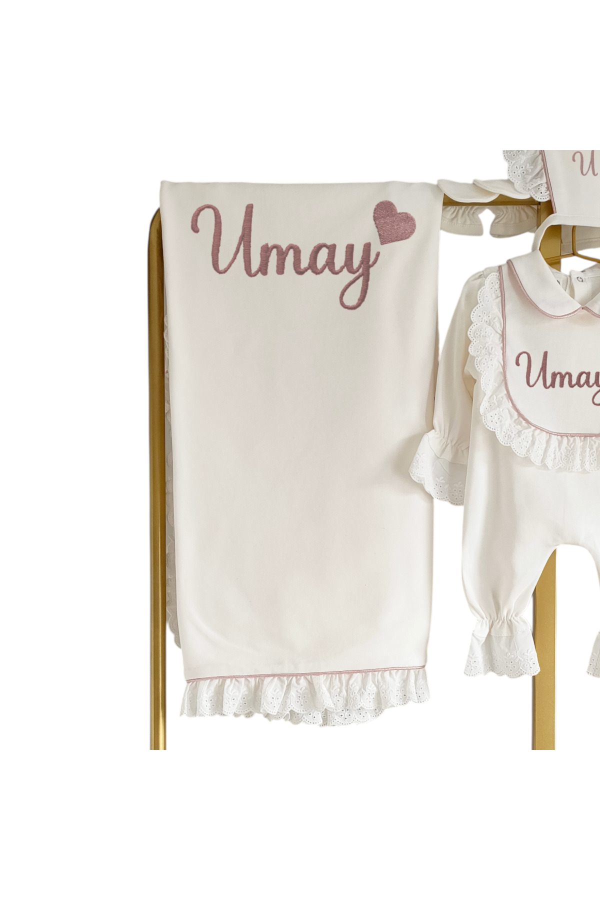 Mis Bebe Minik İnsanların Sarayı Fisto Detaylı Kalp Desenli Set | Kız Bebek İçin Romantik Yenidoğan Hediyesi fotoğrafı 6 (önizleme)