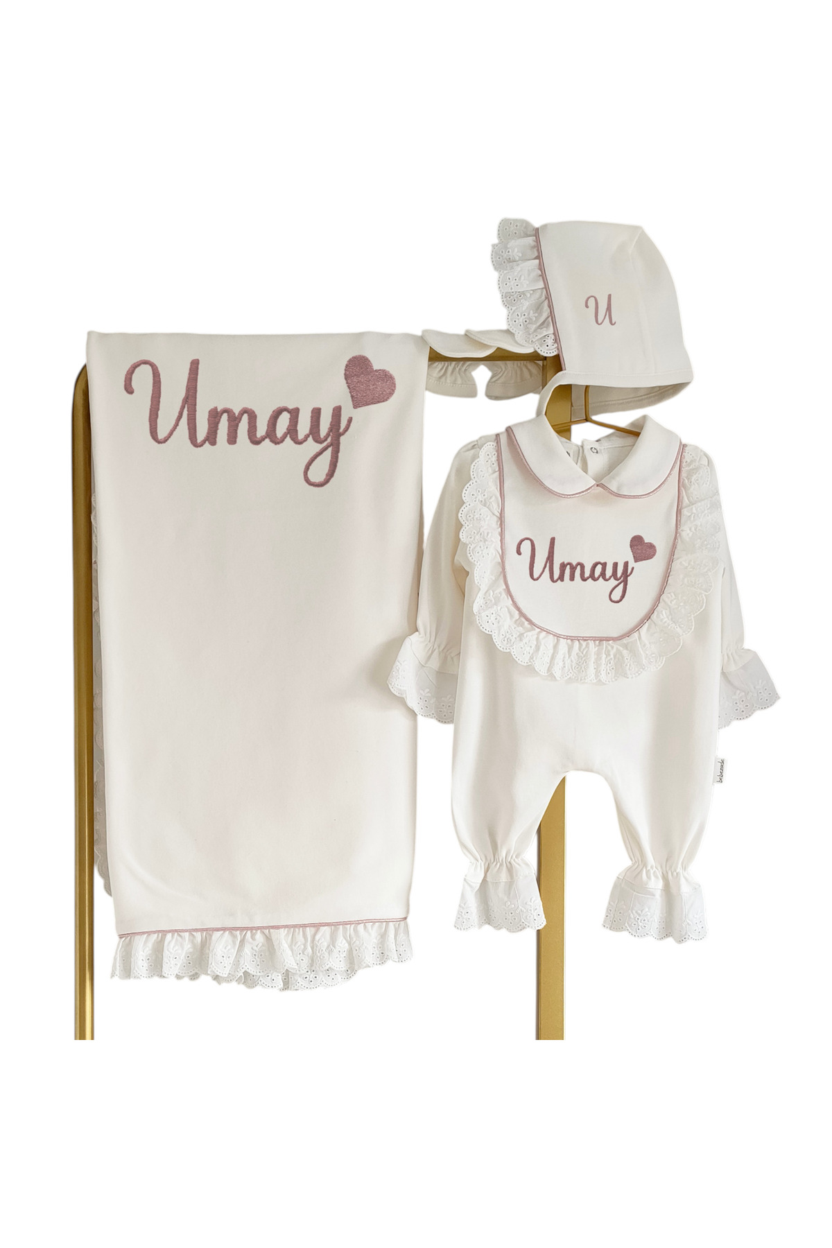 Mis Bebe Minik İnsanların Sarayı Fisto Detaylı Kalp Desenli Set | Kız Bebek İçin Romantik Yenidoğan Hediyesi fotoğrafı 3 (önizleme)