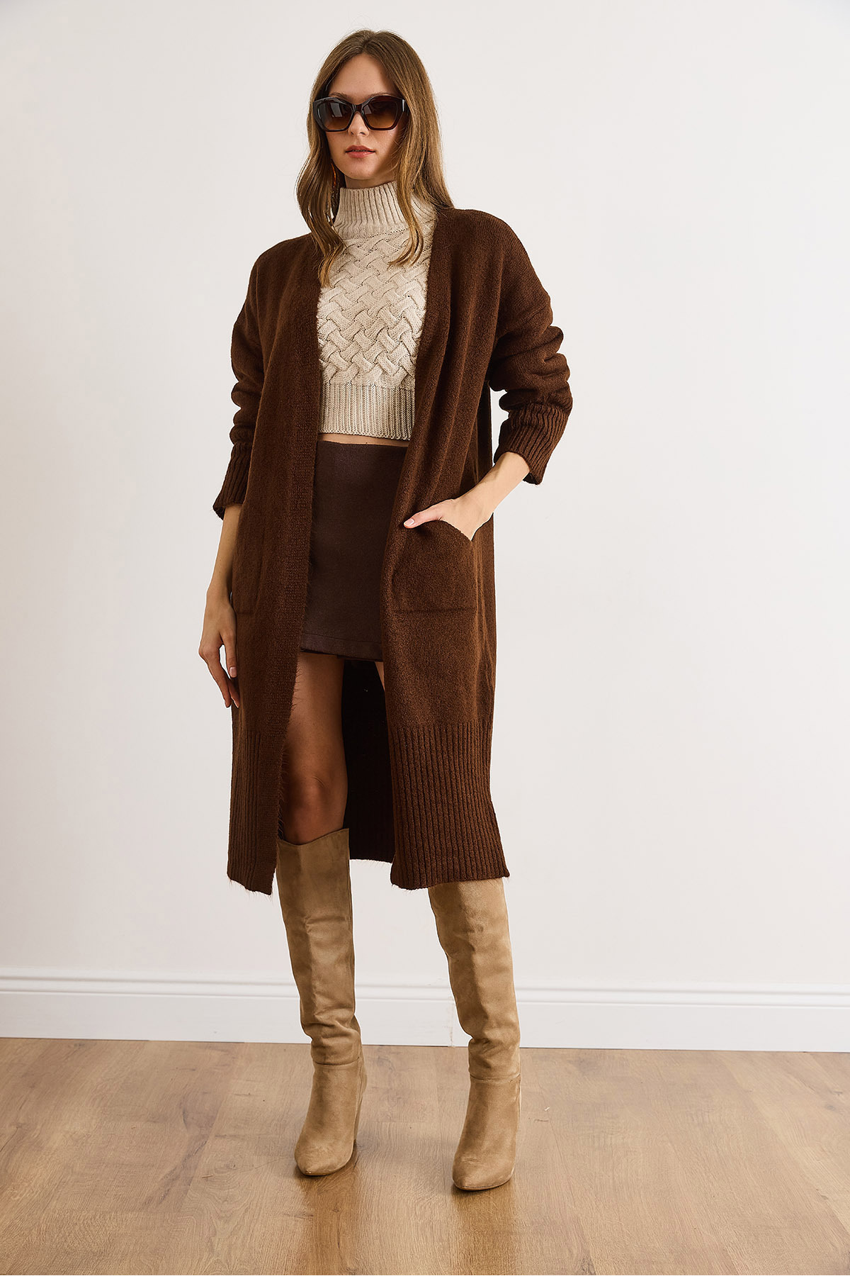 Olalook  Kadın Kahverengi Cepli Yumuşak Dokulu Midi Triko Hırka HRK-19000438 - Görsel 2