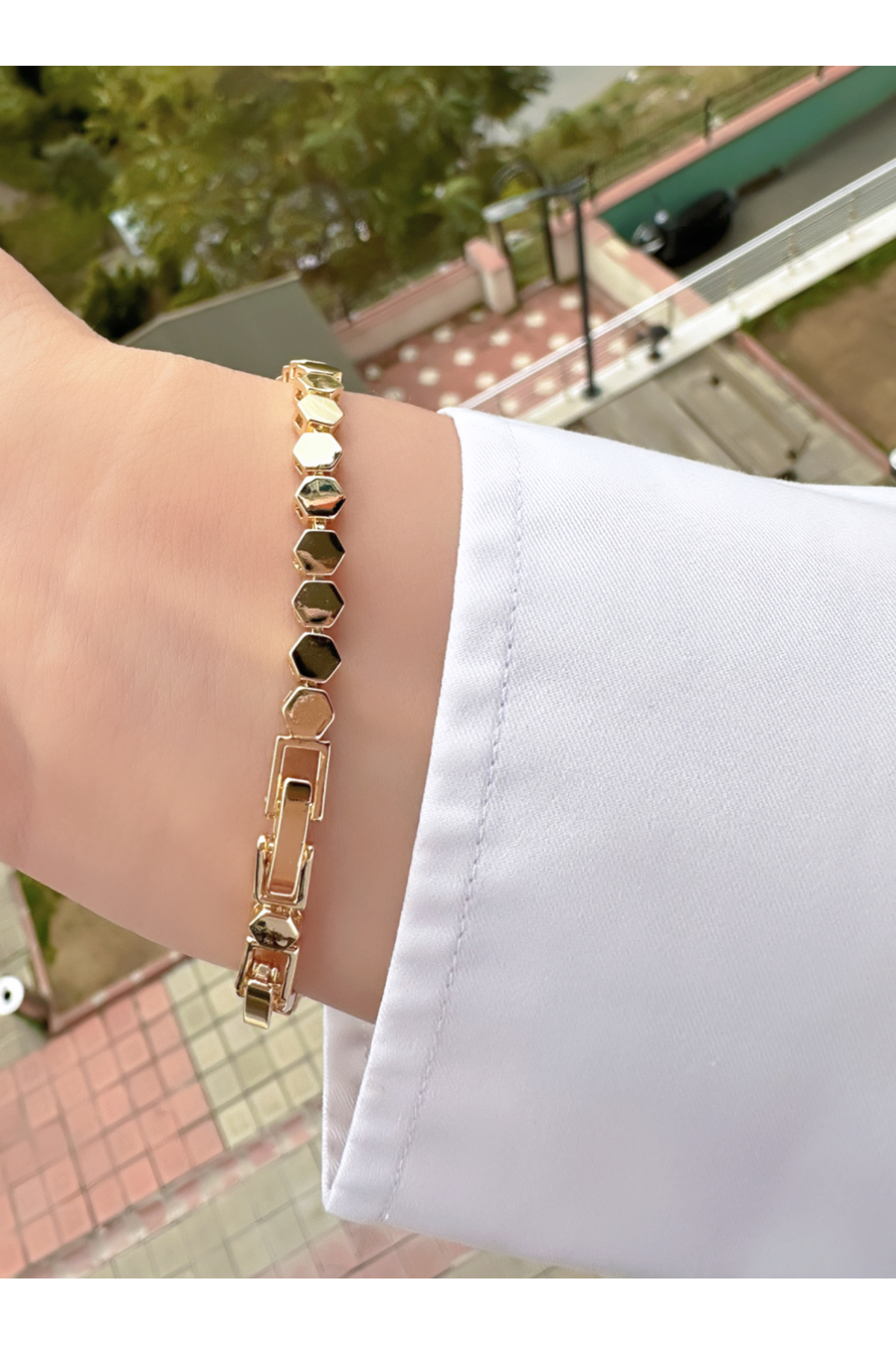 سوار على شكل نموذج سداسي مطروق