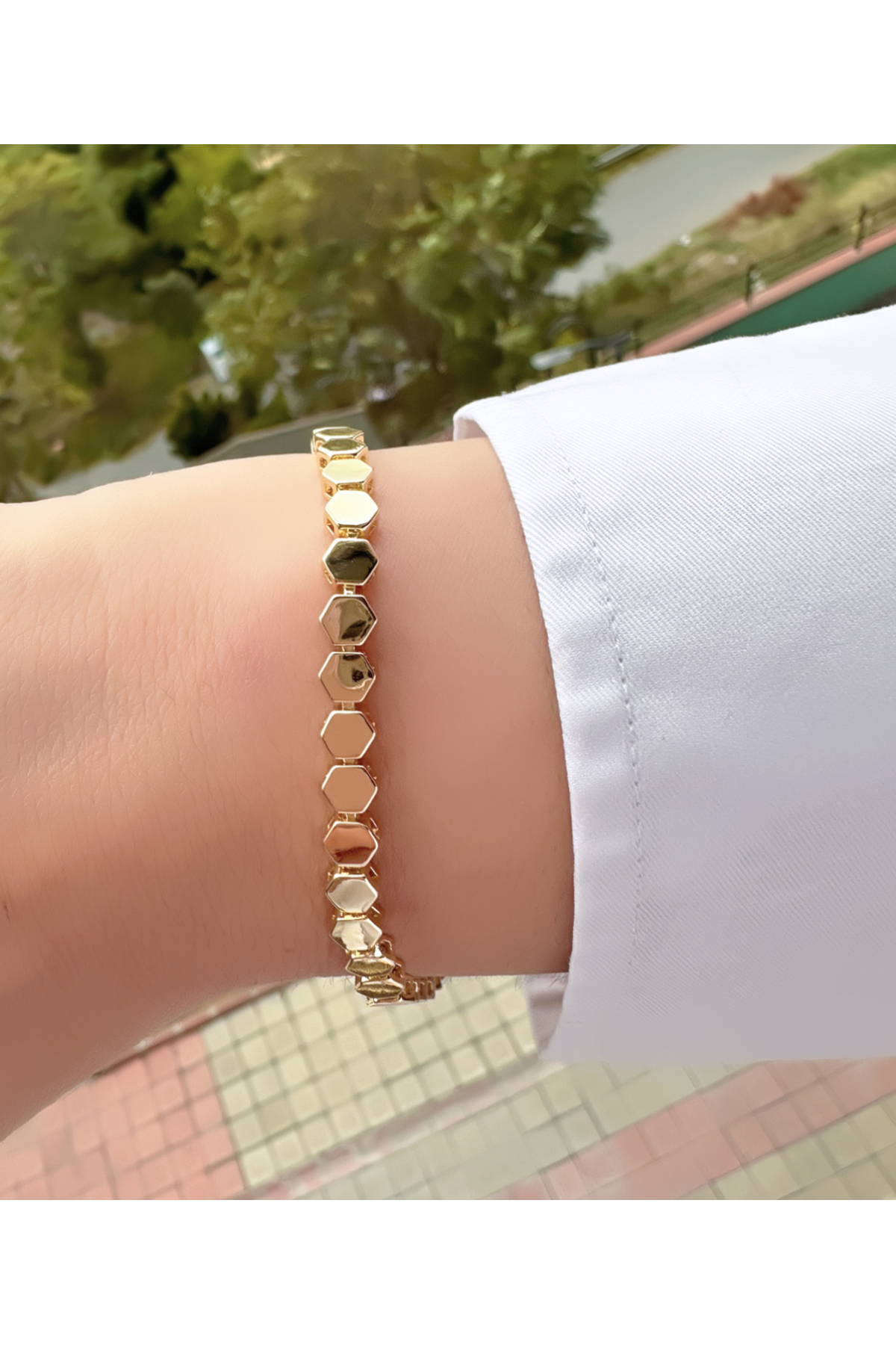 سوار على شكل نموذج سداسي مطروق