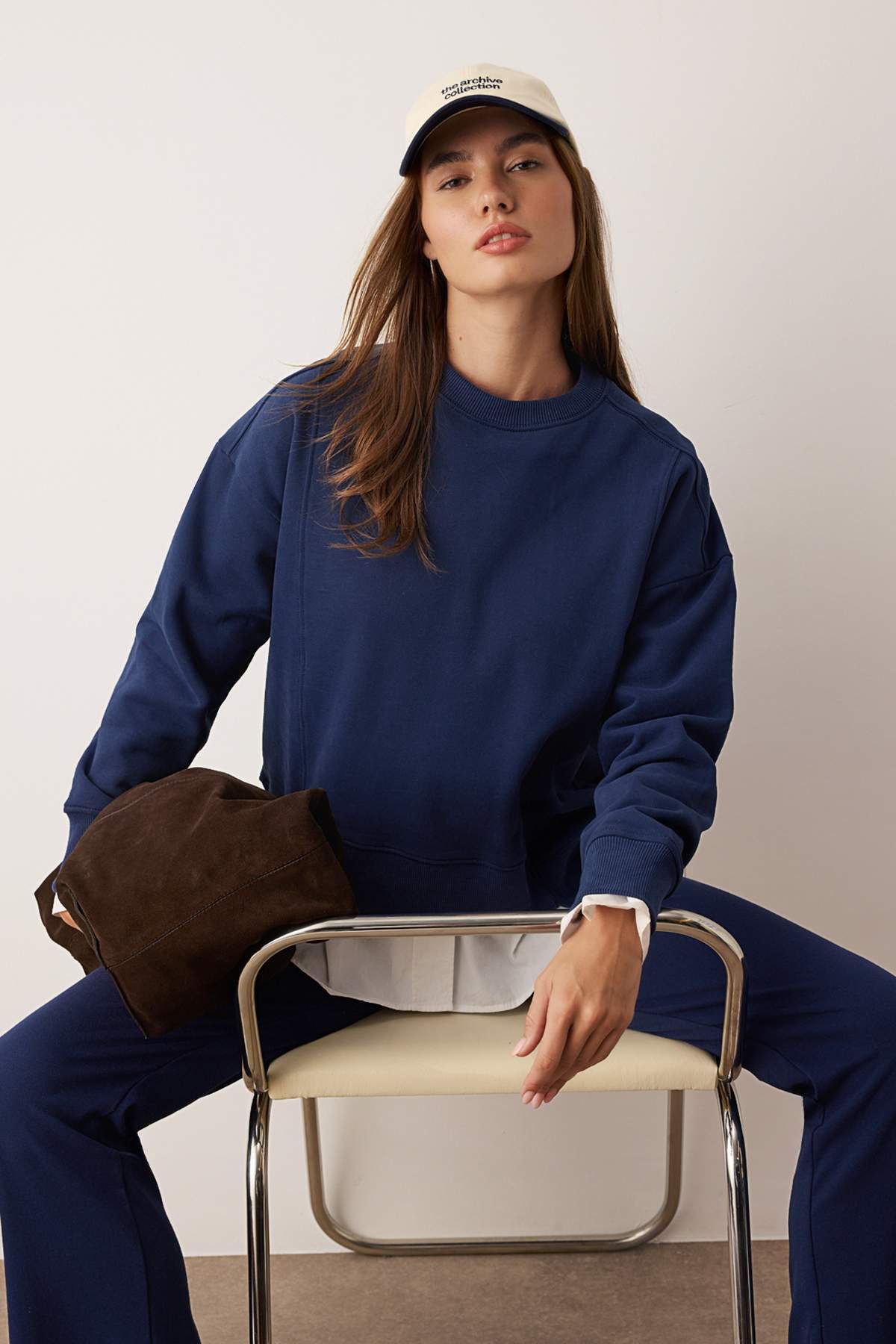 Trendyolmilla  Lacivert Oversize/Geniş Kalıp Dikiş Detayı Kalın İçi Polarlı Örme Sweatshirt TWOAW26SW00204