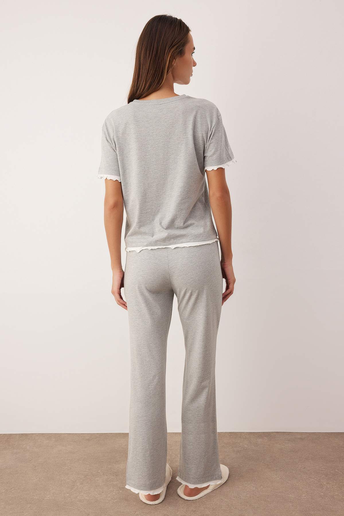 Trendyolmilla  Gri Melanj Pamuklu Çift Katlı Fırfırlı Örme Pijama Takımı THMAW26PT00125 - Görsel 4