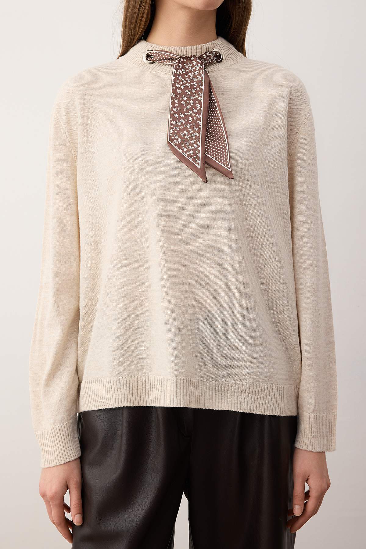 Trendyolmilla  Bej Fular Yaka Detaylı Triko Kazak TWOAW26KZ00271 - Görsel 3