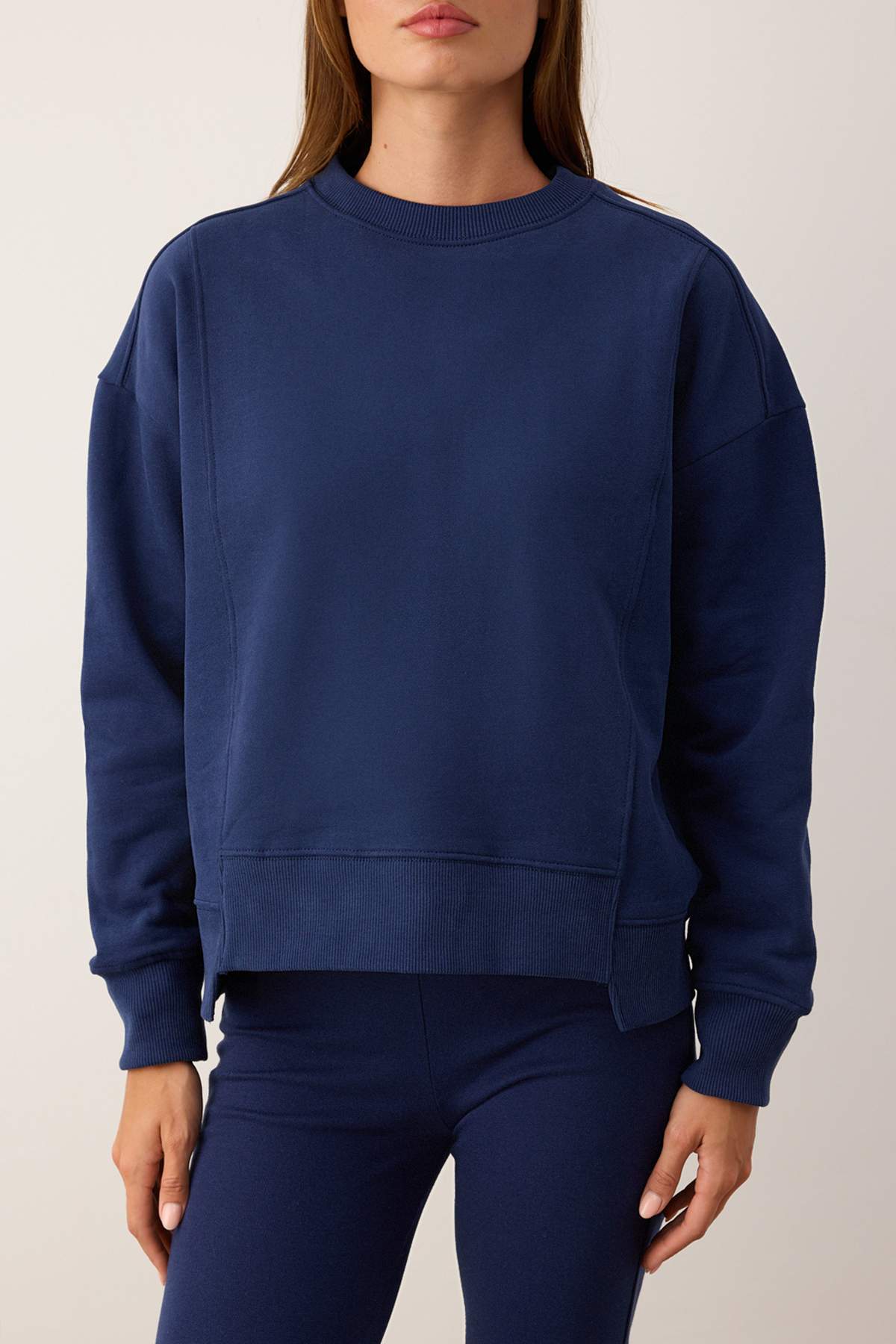 Trendyolmilla  Lacivert Oversize/Geniş Kalıp Dikiş Detayı Kalın İçi Polarlı Örme Sweatshirt TWOAW26SW00204 - Görsel 3