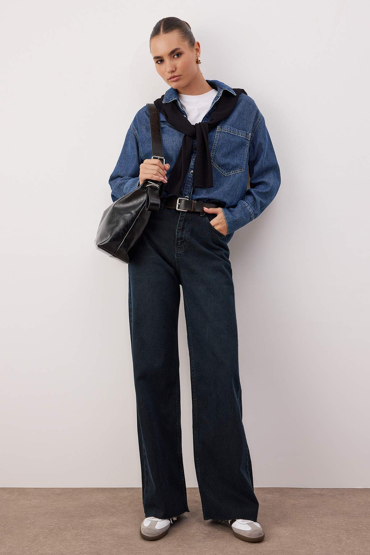 Trendyolmilla  Koyu Mavi Yüksek Bel Paçası Kesikli Geniş Paça Wide Leg Jeans TWOAW26JE00089