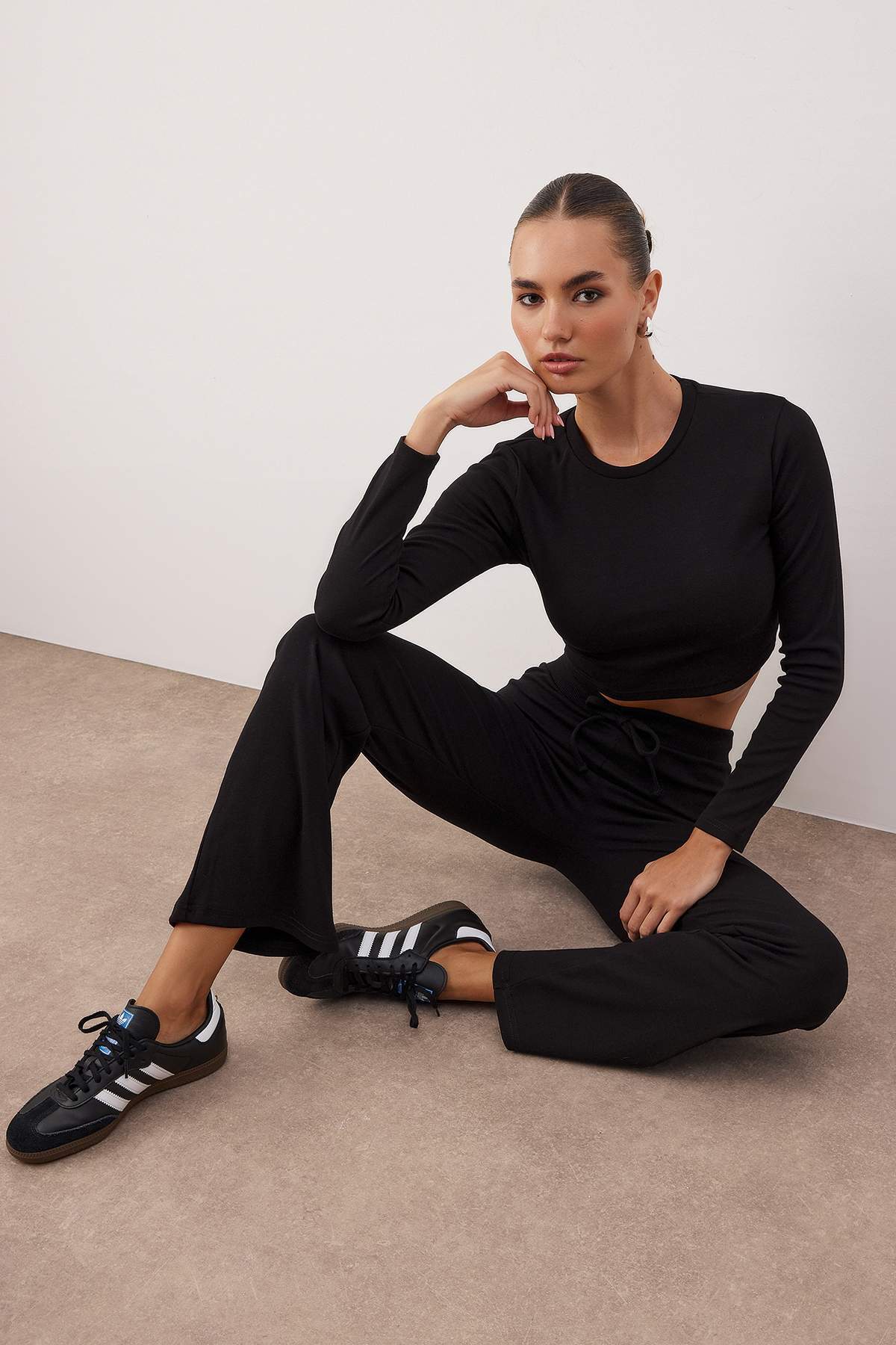 Trendyolmilla  Siyah Slim/Vücuda Oturan Örme Alt-Üst Takım TWOAW26AU00008 - Görsel 2